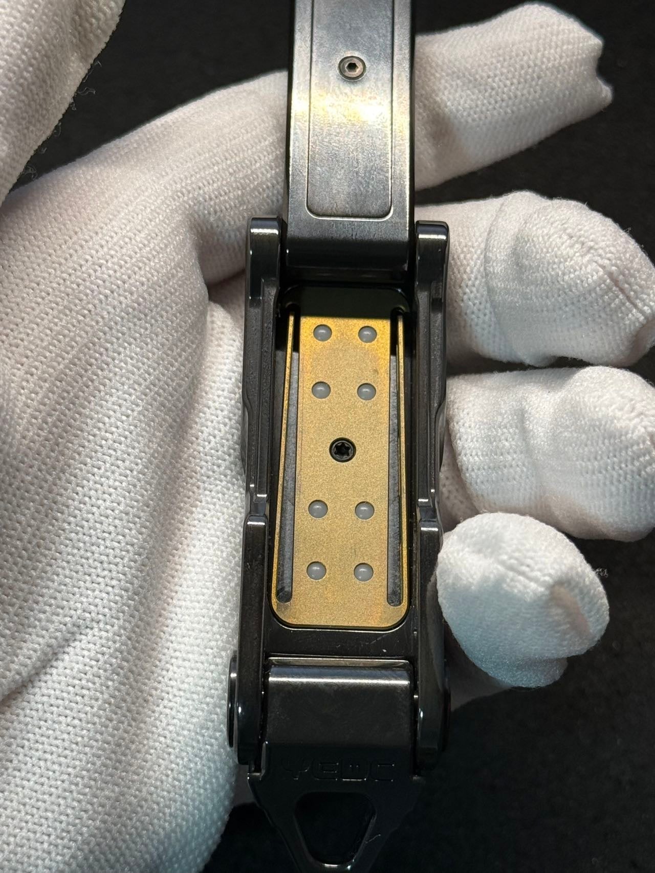 Razor Zirconium