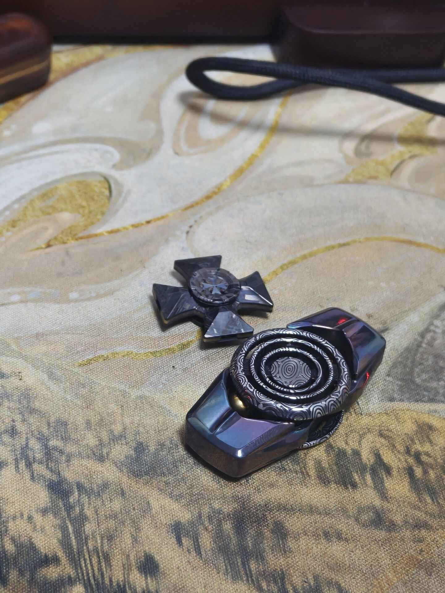 Kamen Dual Leaf Zirconium