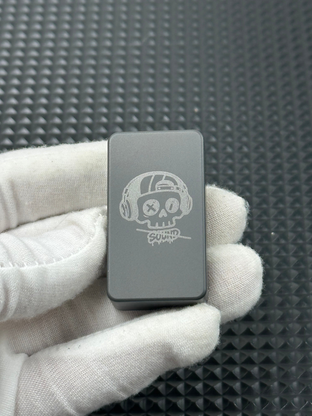 Mute Zirconium