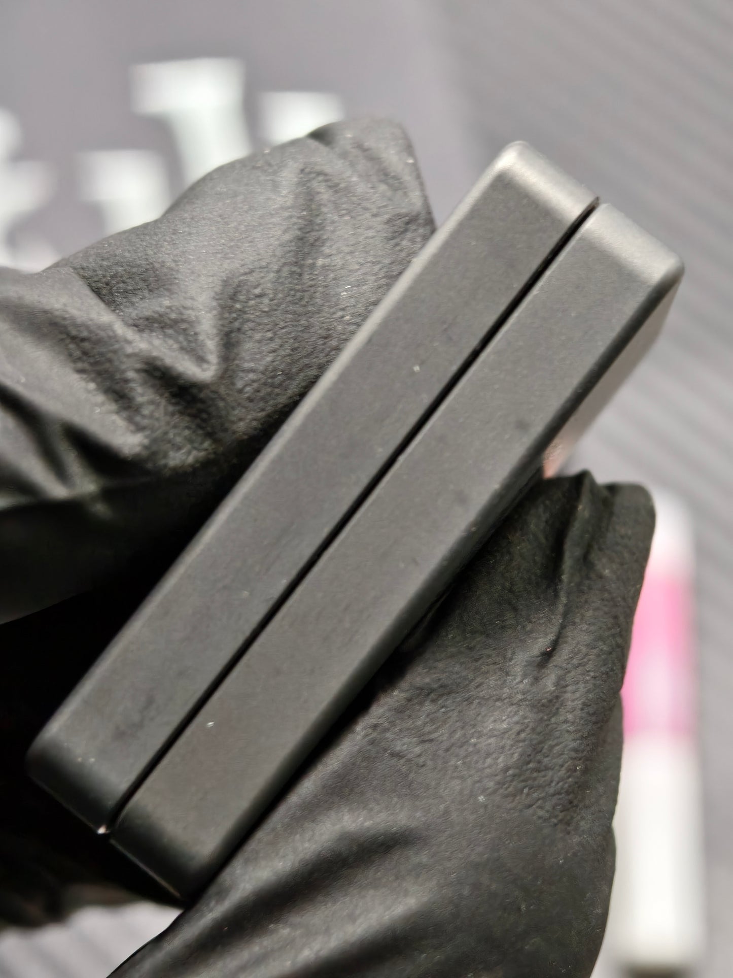 Mute Zirconium