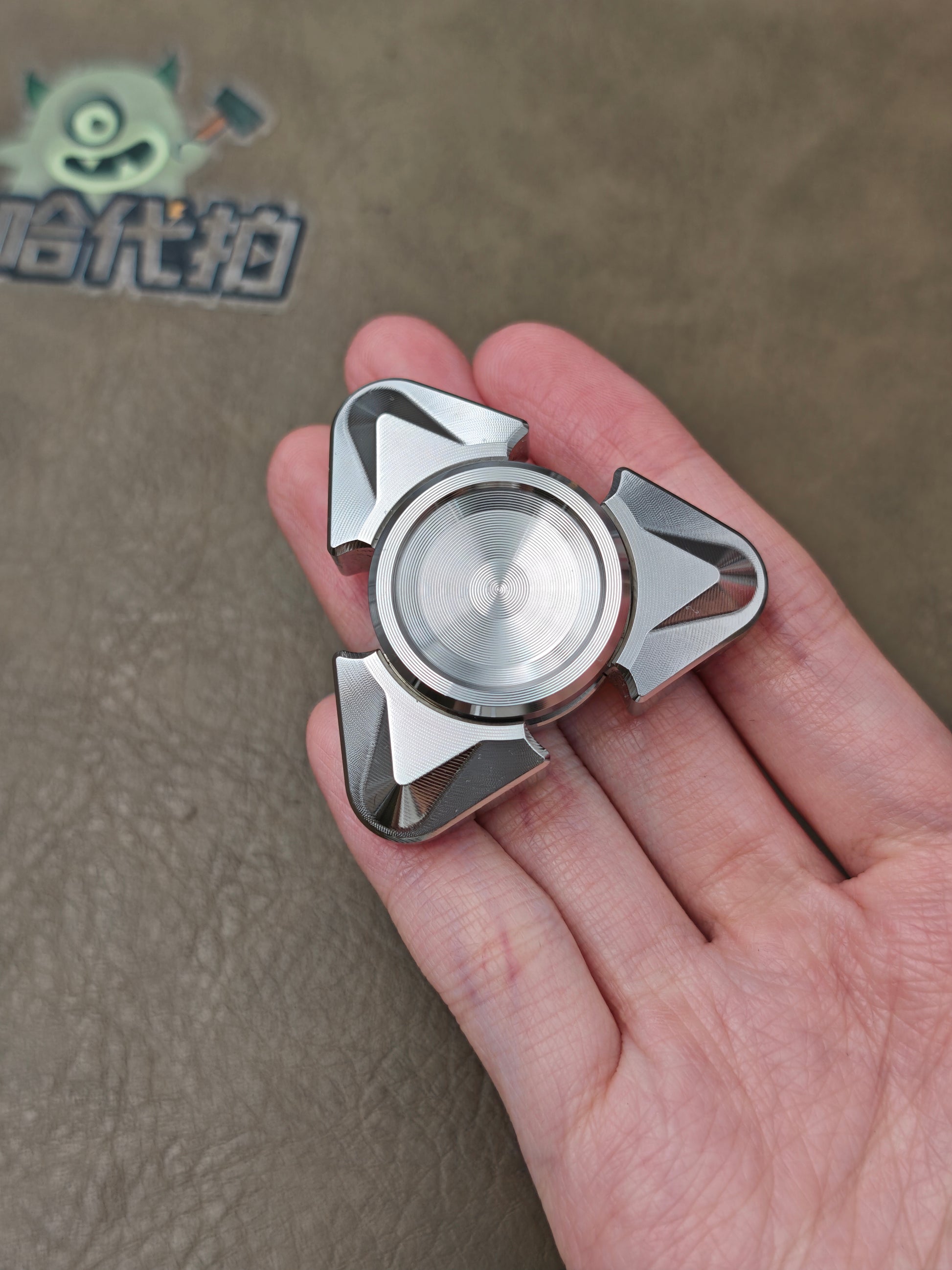 Tri Leaf Vida Stainless Steel