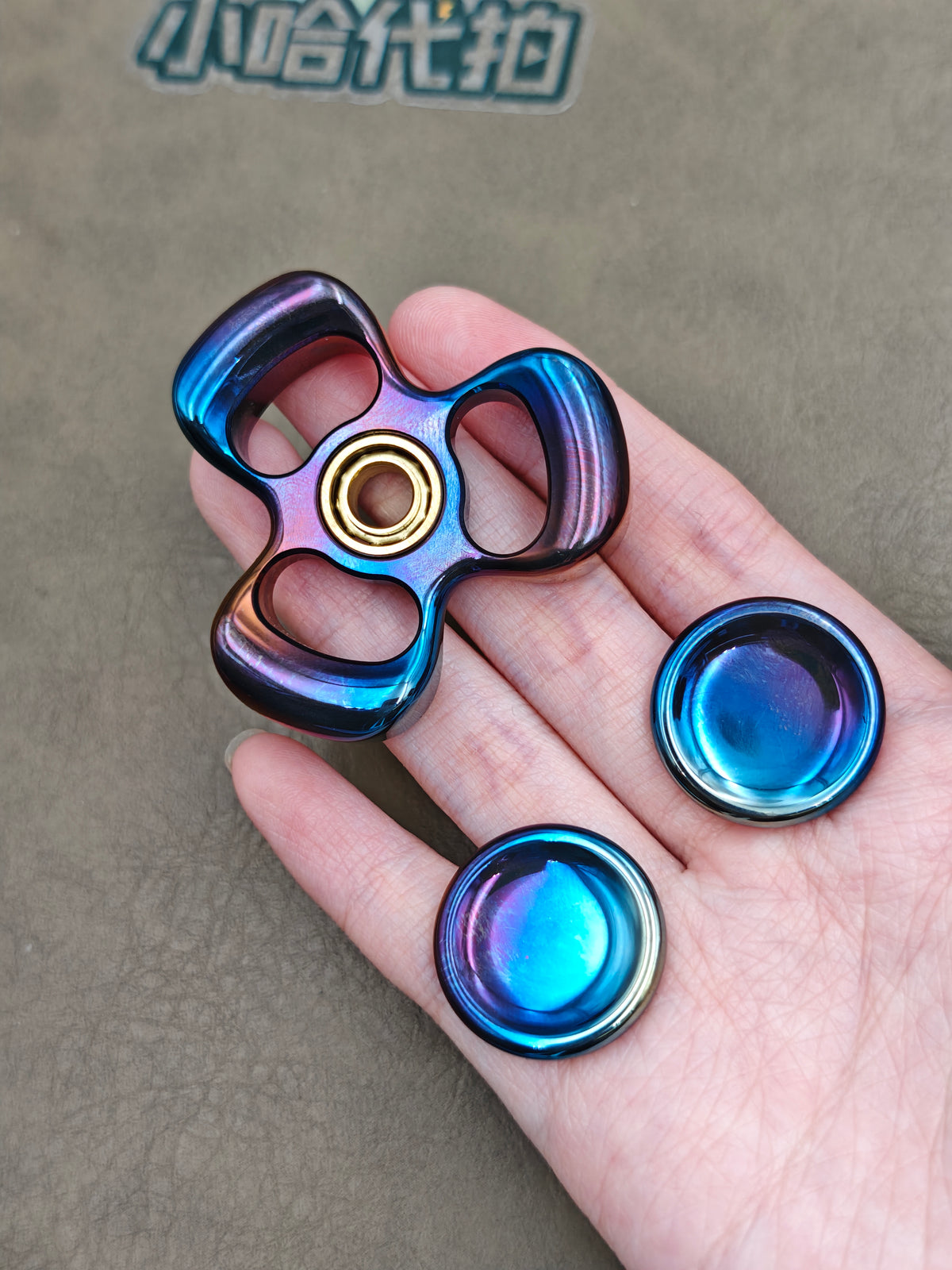 Three-Leaf Horizon Zirconium Oil Slick