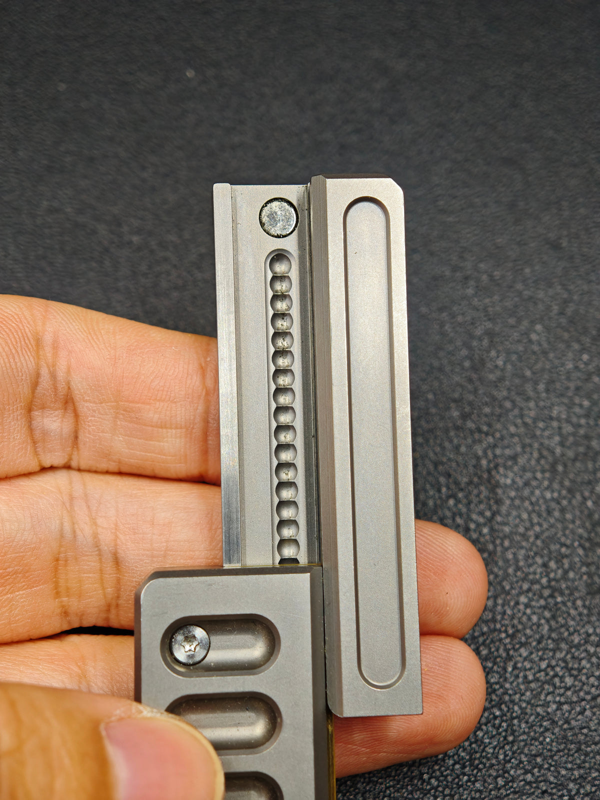 Quirky Ruler Titanium