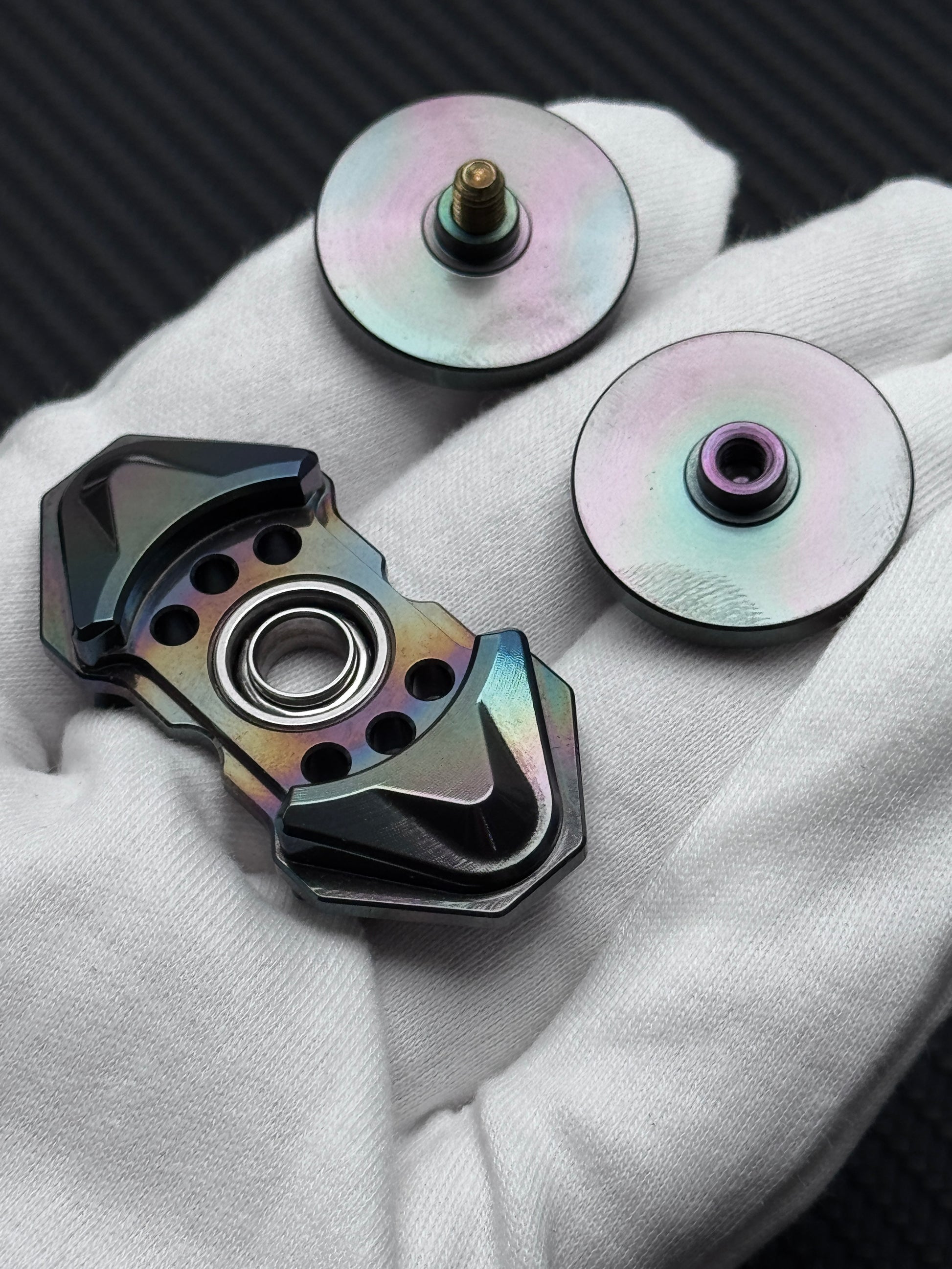 Tri Leaf Vida Zirconium