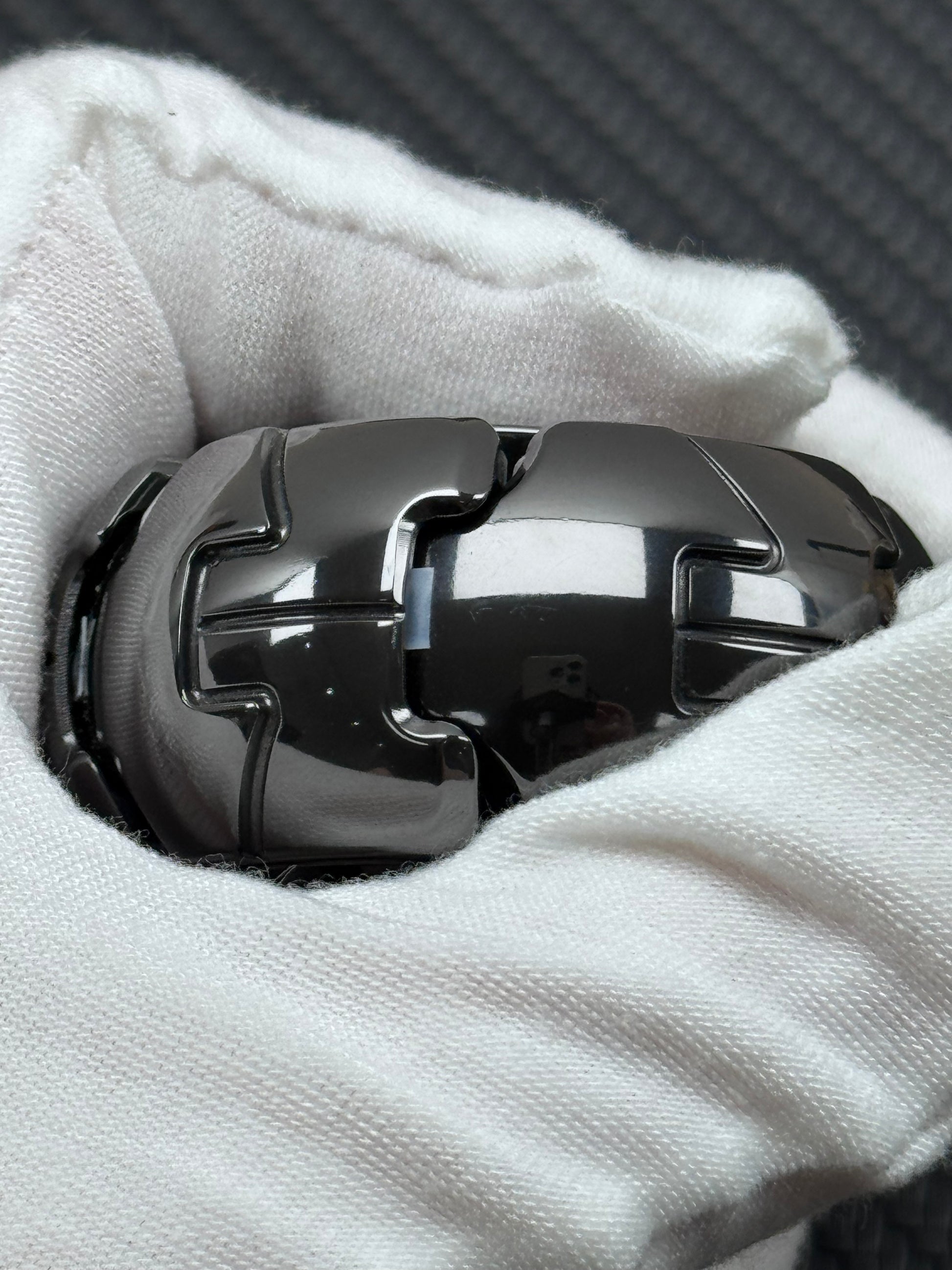 PILLBUG Zirconium