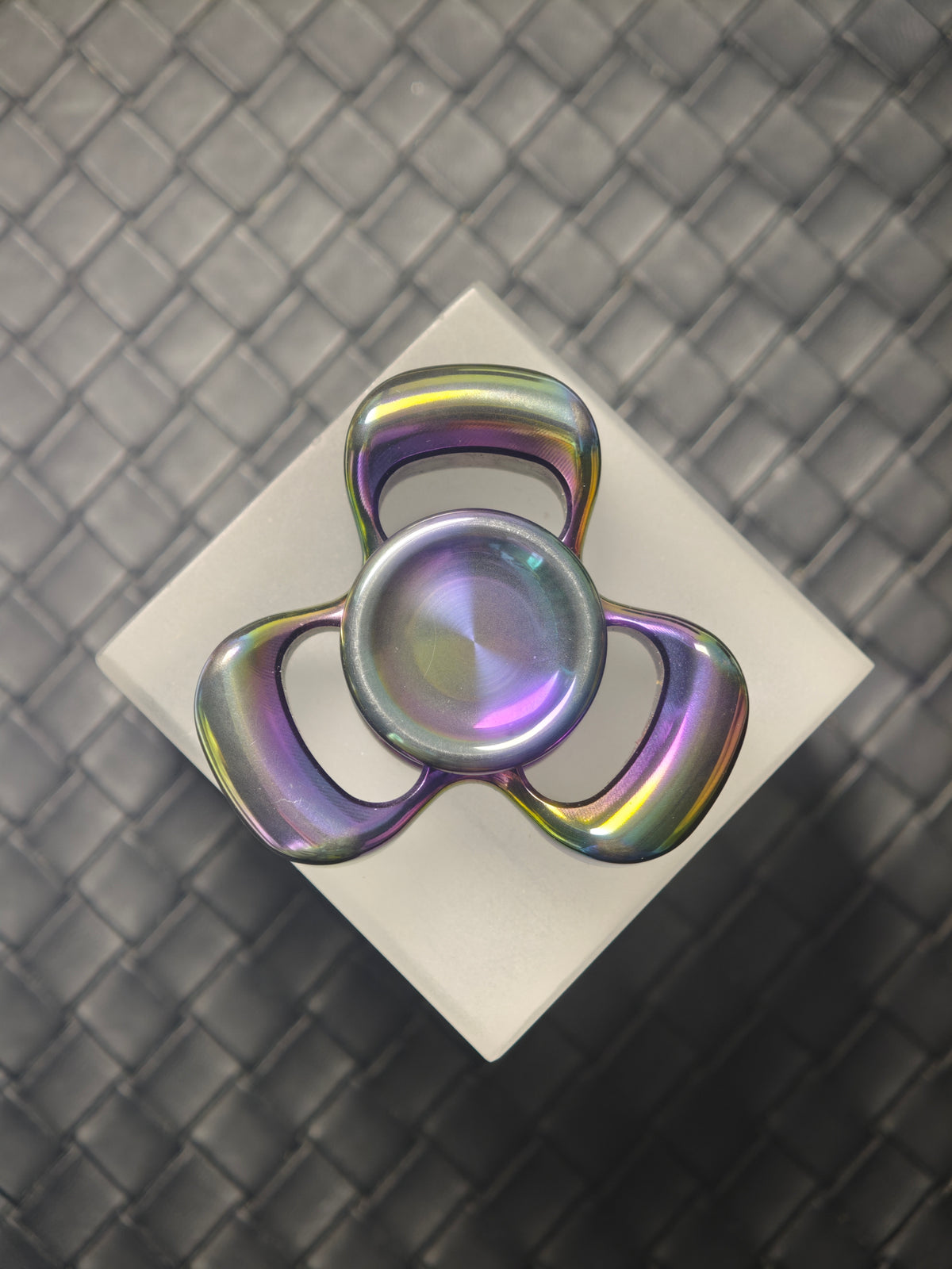 Three-Leaf Horizon Tungsten Color-Anodized