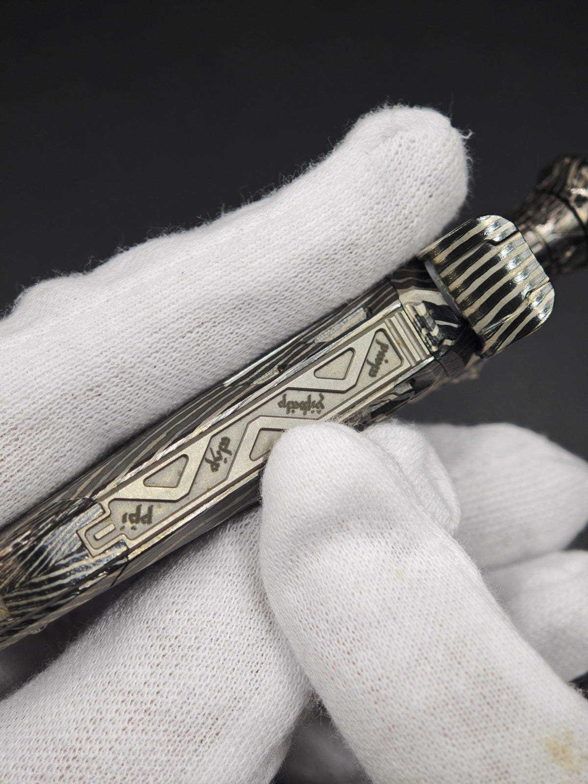 White Tiger Lake Sword Zirconium Zircuti