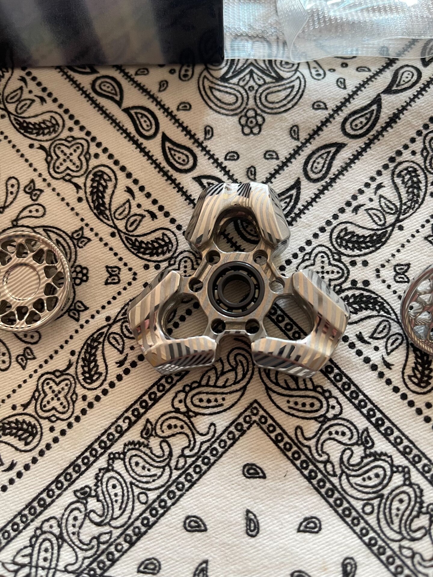Explorer, Damasteel