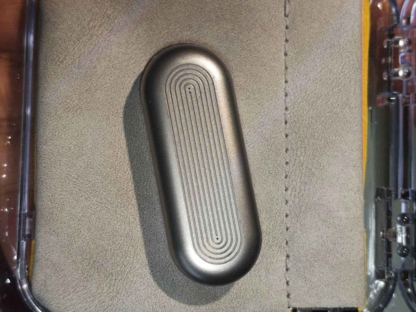 Floating Cloud Slider Titanium