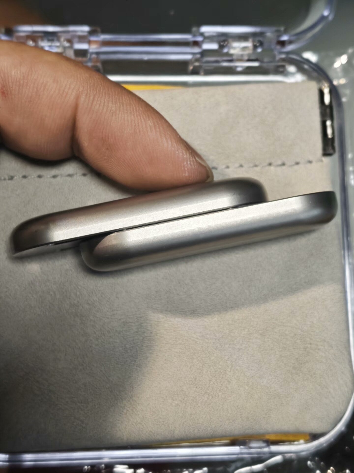Floating Cloud Slider Titanium
