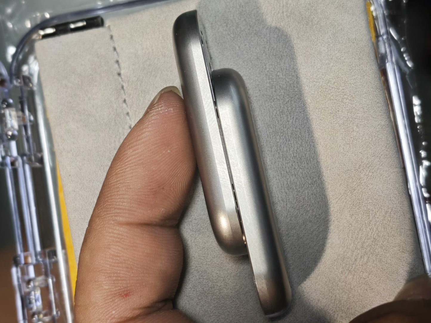 Floating Cloud Slider Titanium