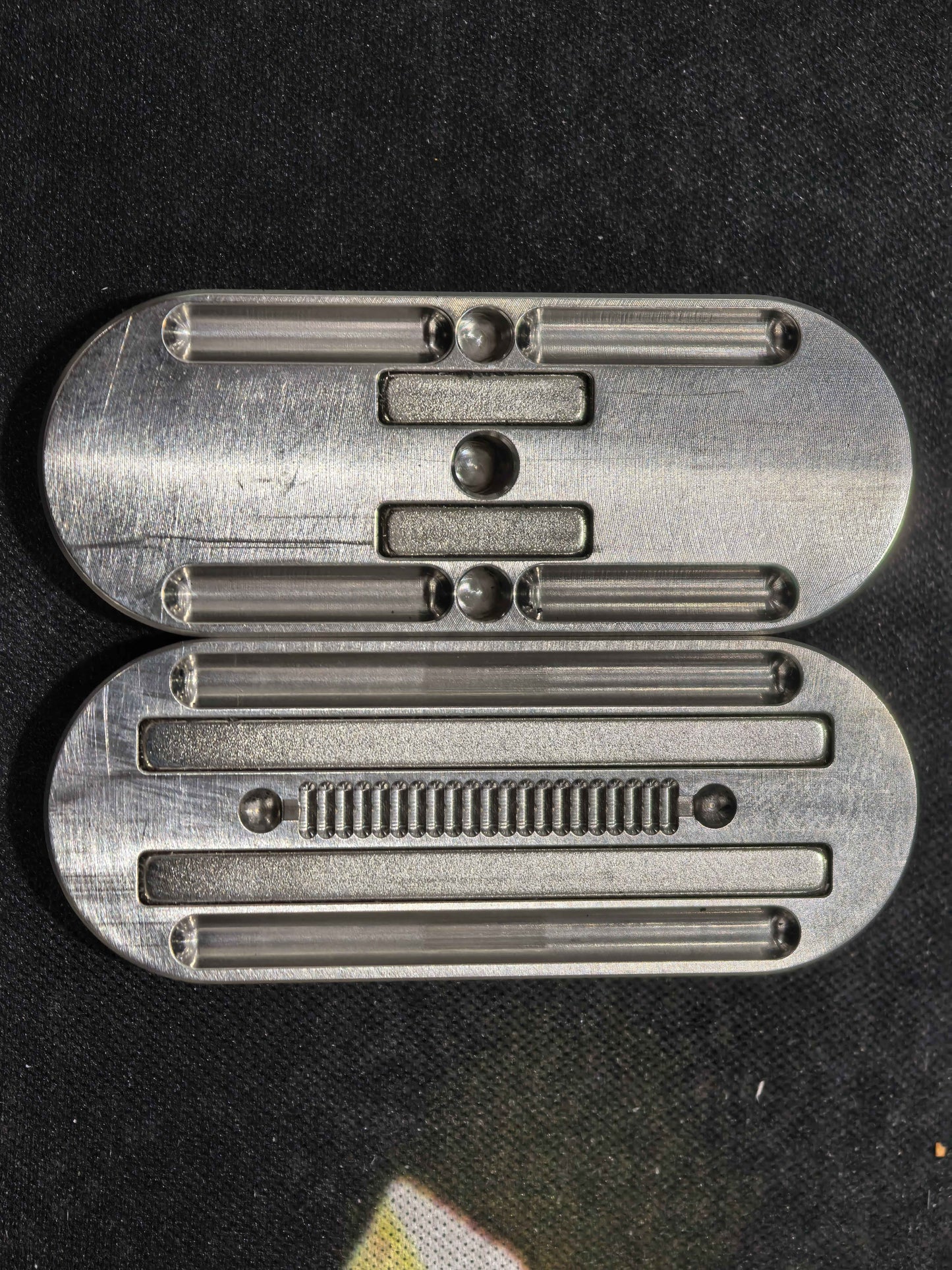 Floating Cloud Slider Titanium
