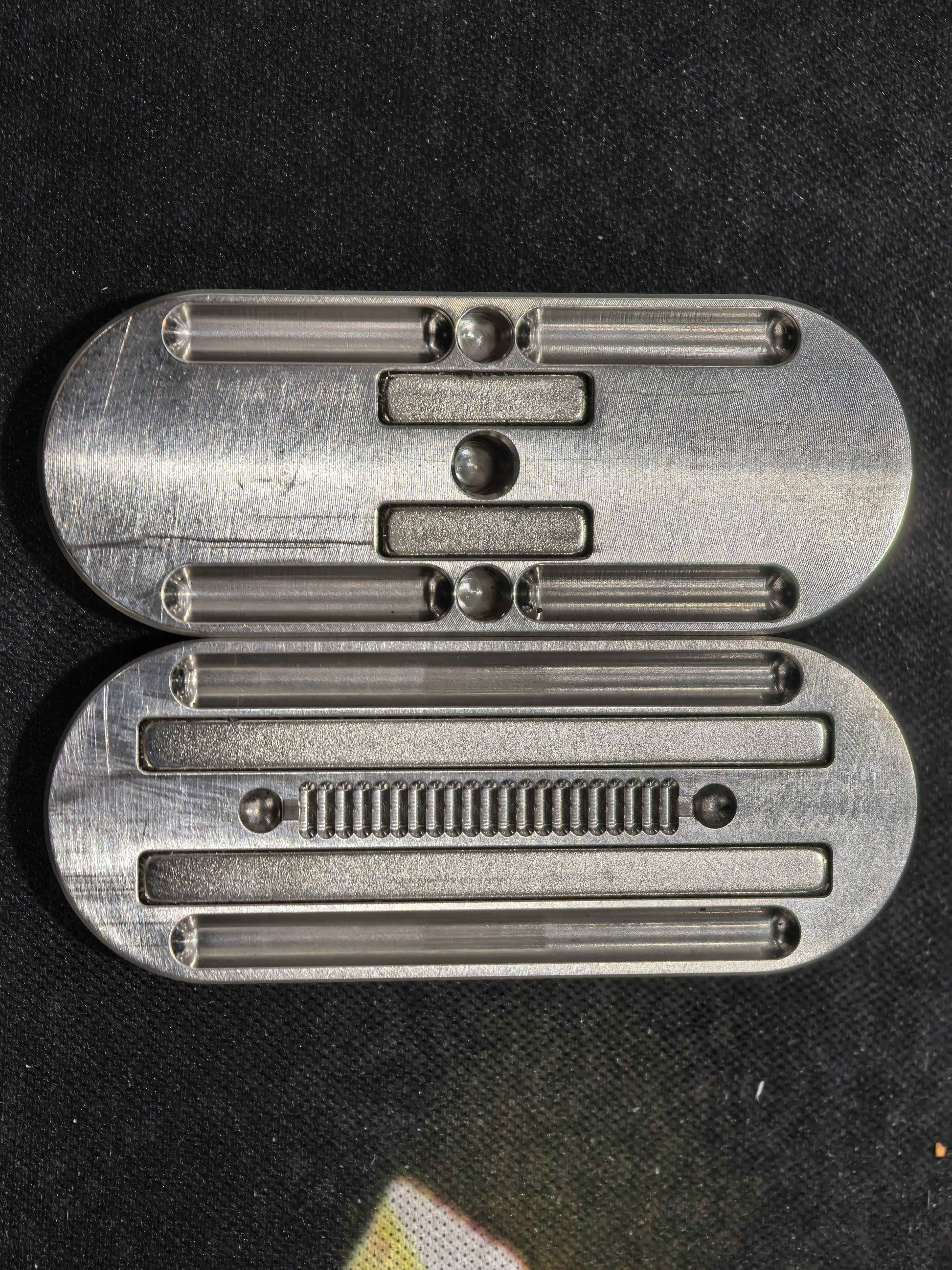 Floating Cloud Slider Titanium
