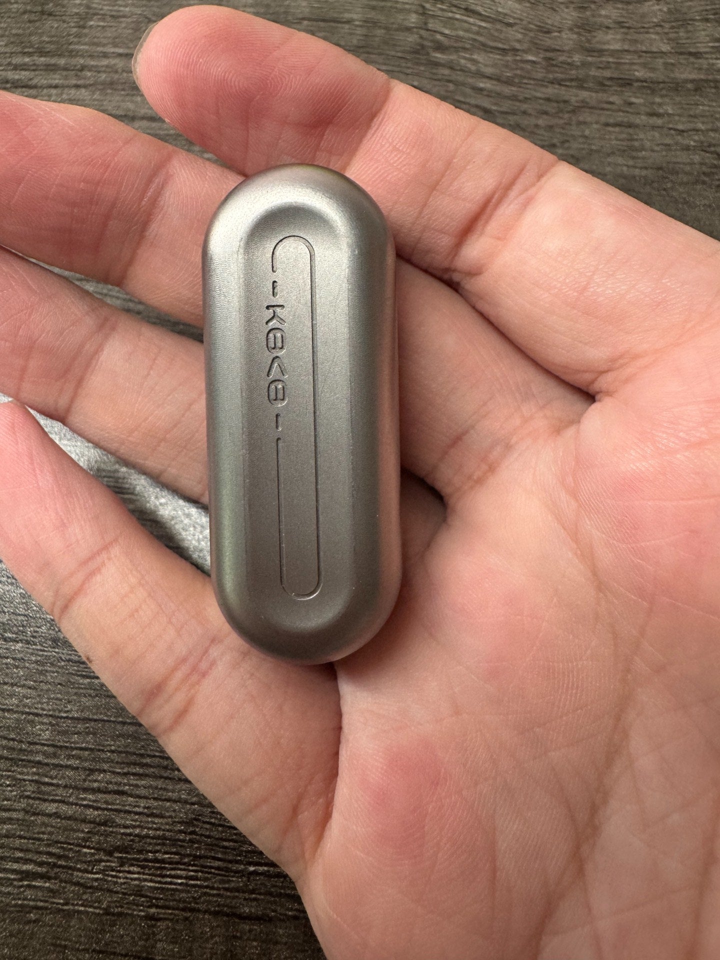 Floating Cloud Slider Titanium