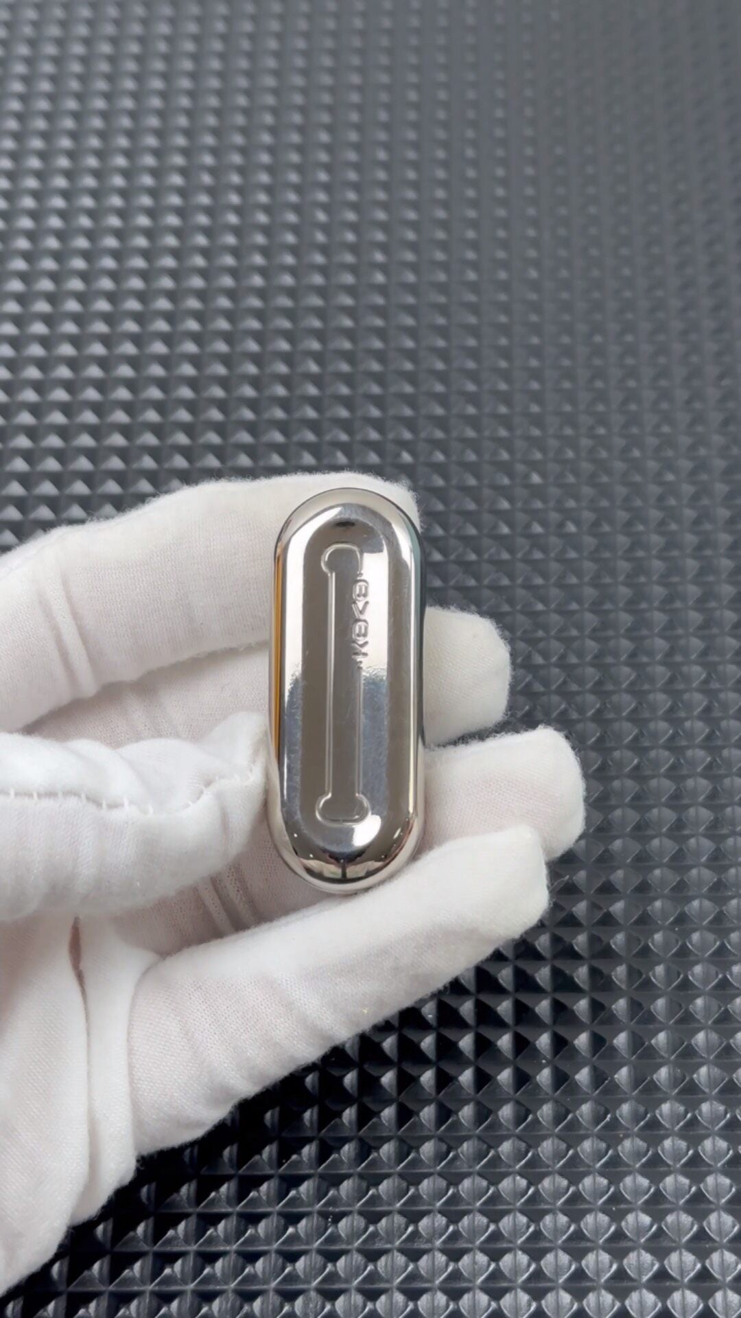 Floating Cloud Titanium