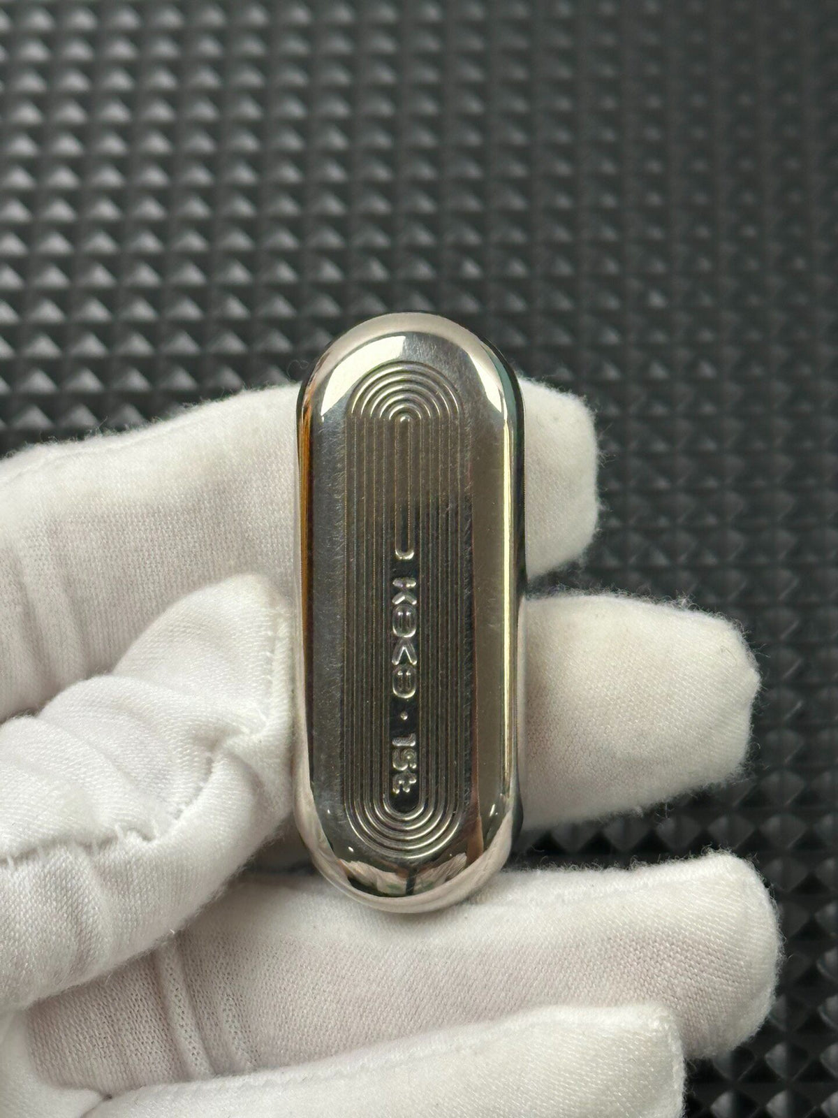 Floating Cloud Titanium