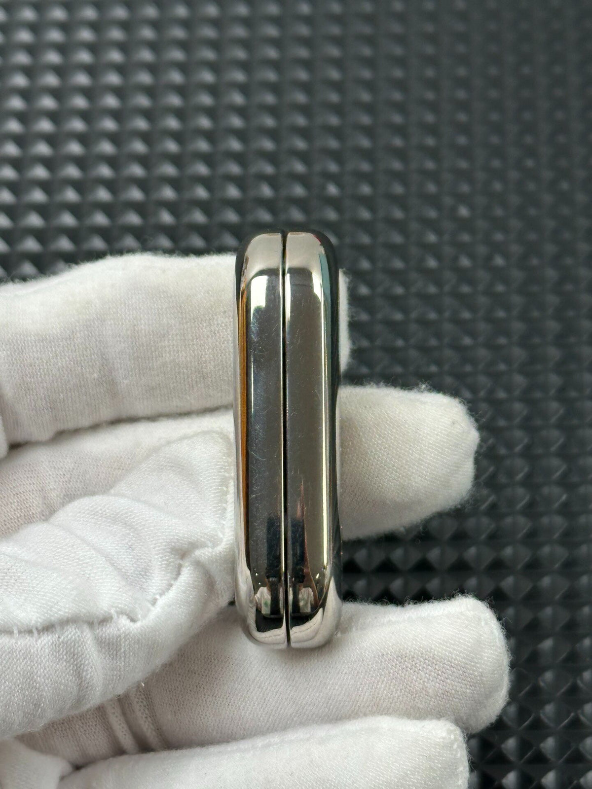 Floating Cloud Titanium