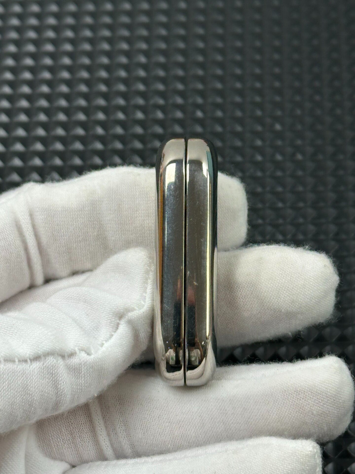 Floating Cloud Titanium