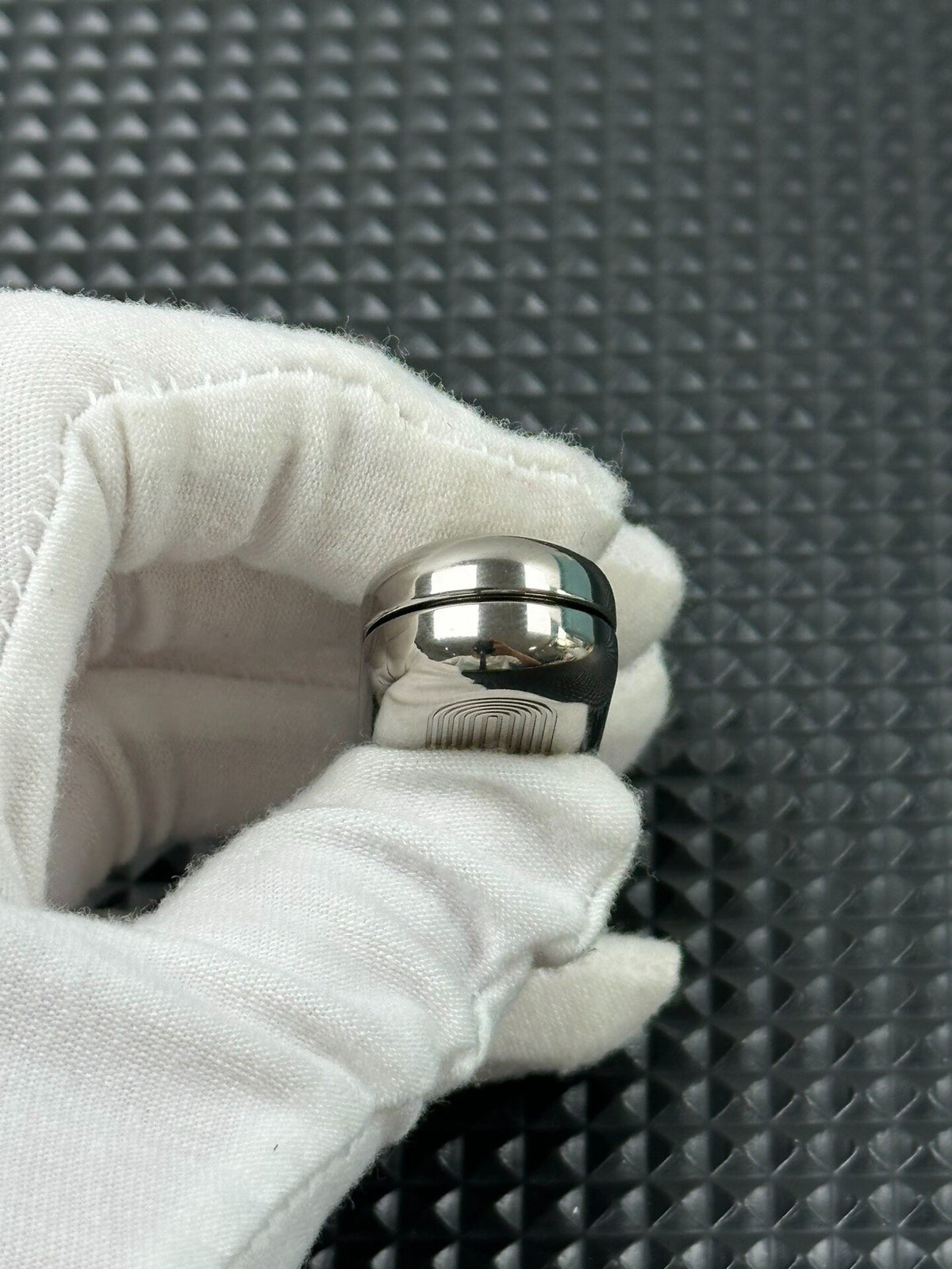 Floating Cloud Titanium