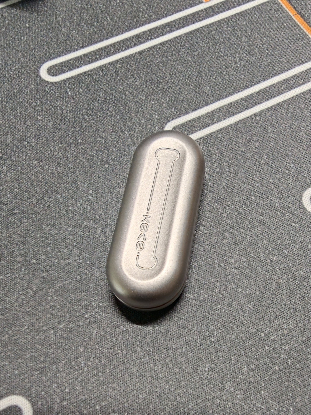 Floating Cloud Titanium