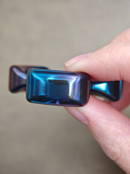 Three-Leaf Horizon Zirconium Oil Slick