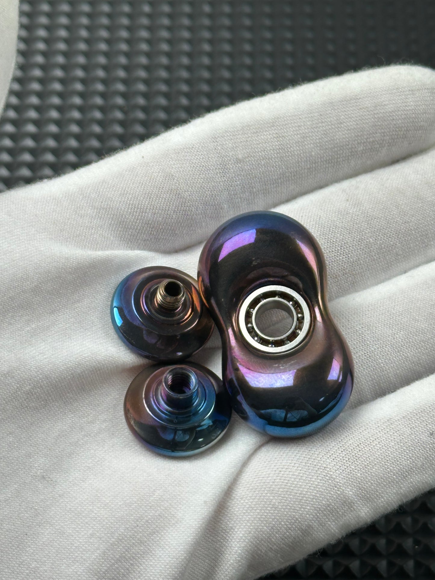 Two-Leaf Cell Zirconium Oil Slick