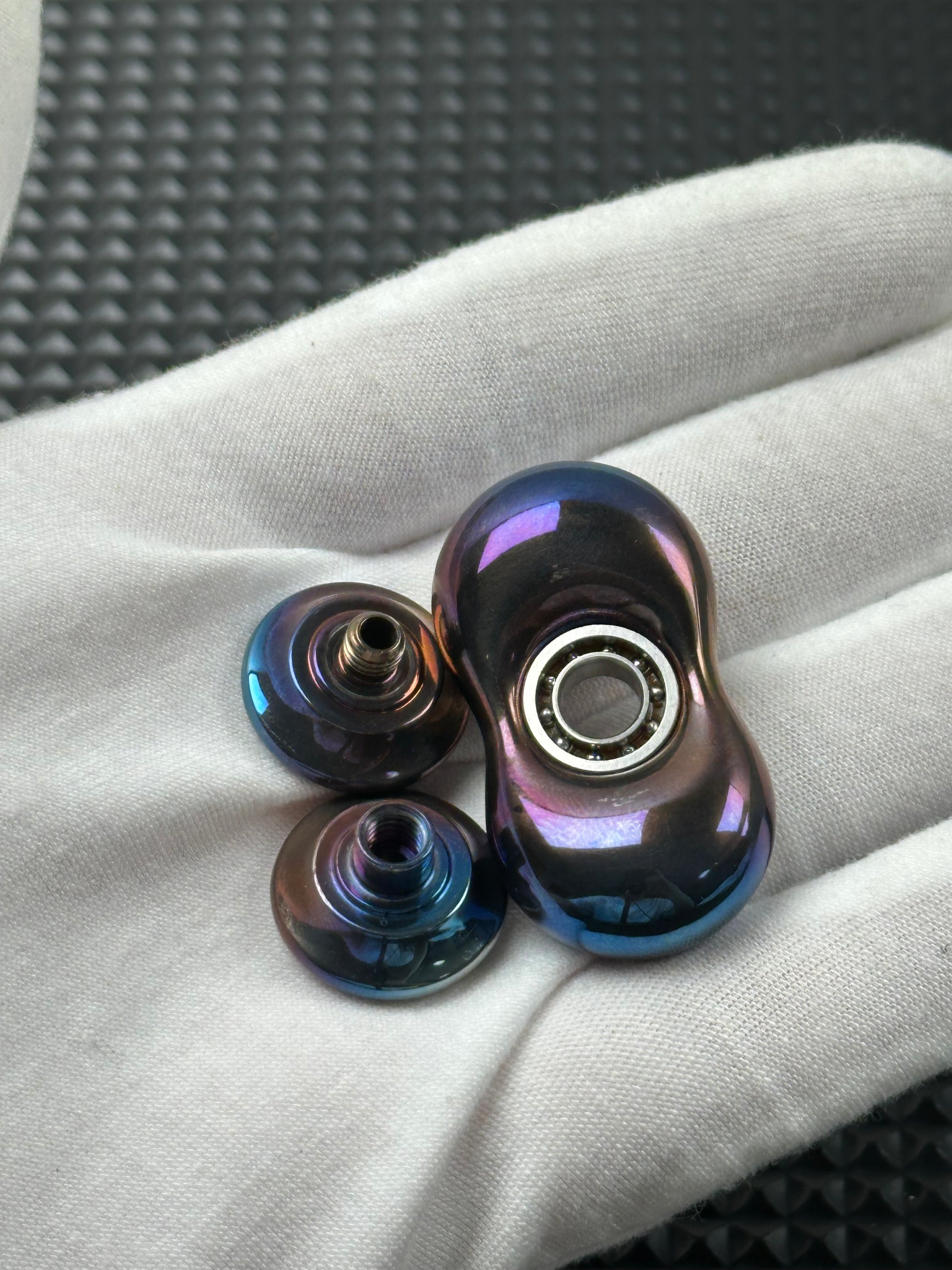 Two-Leaf Cell Zirconium Oil Slick
