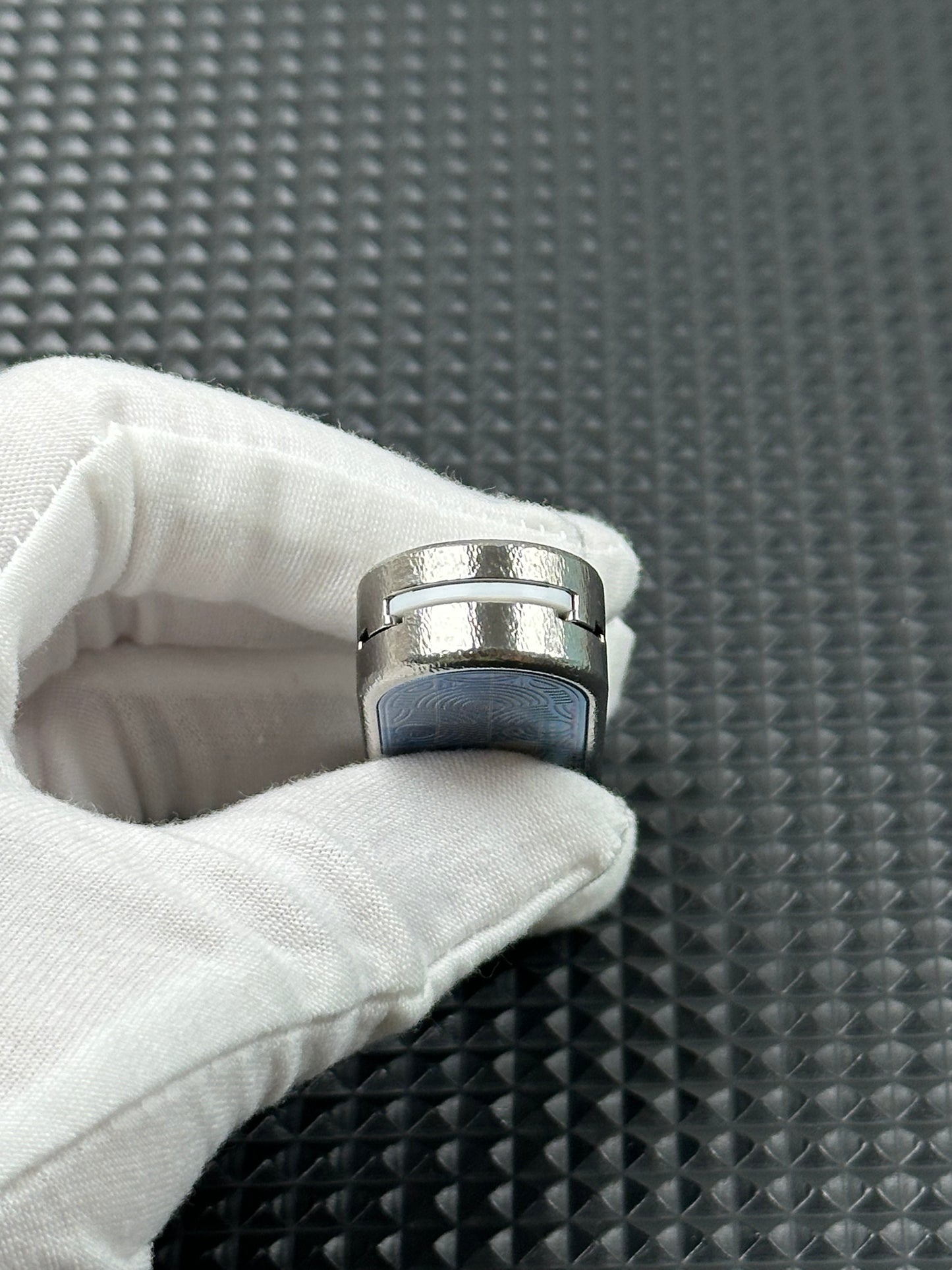 Ming Yin Titanium