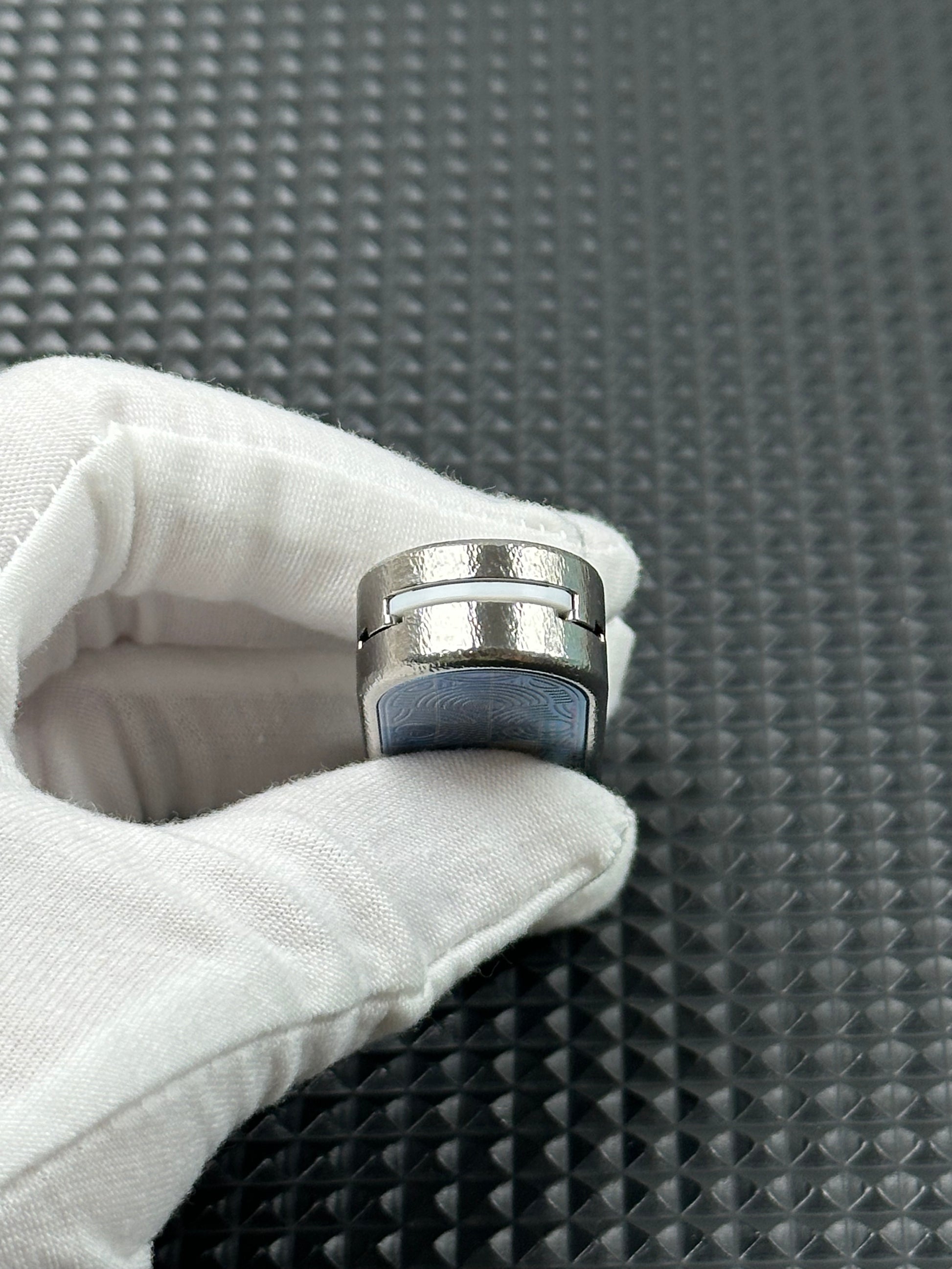Ming Yin Titanium