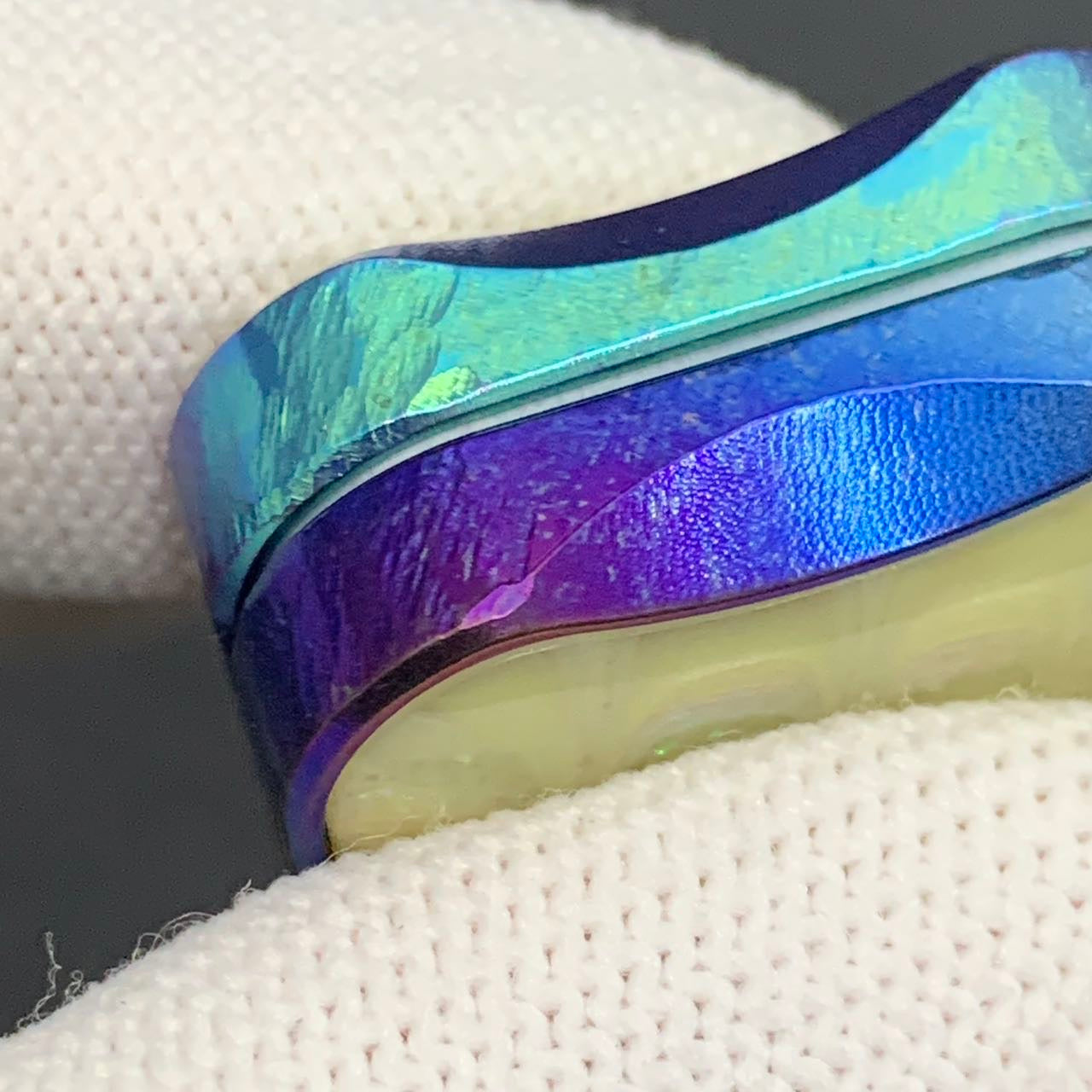 Aura Sand Titanium