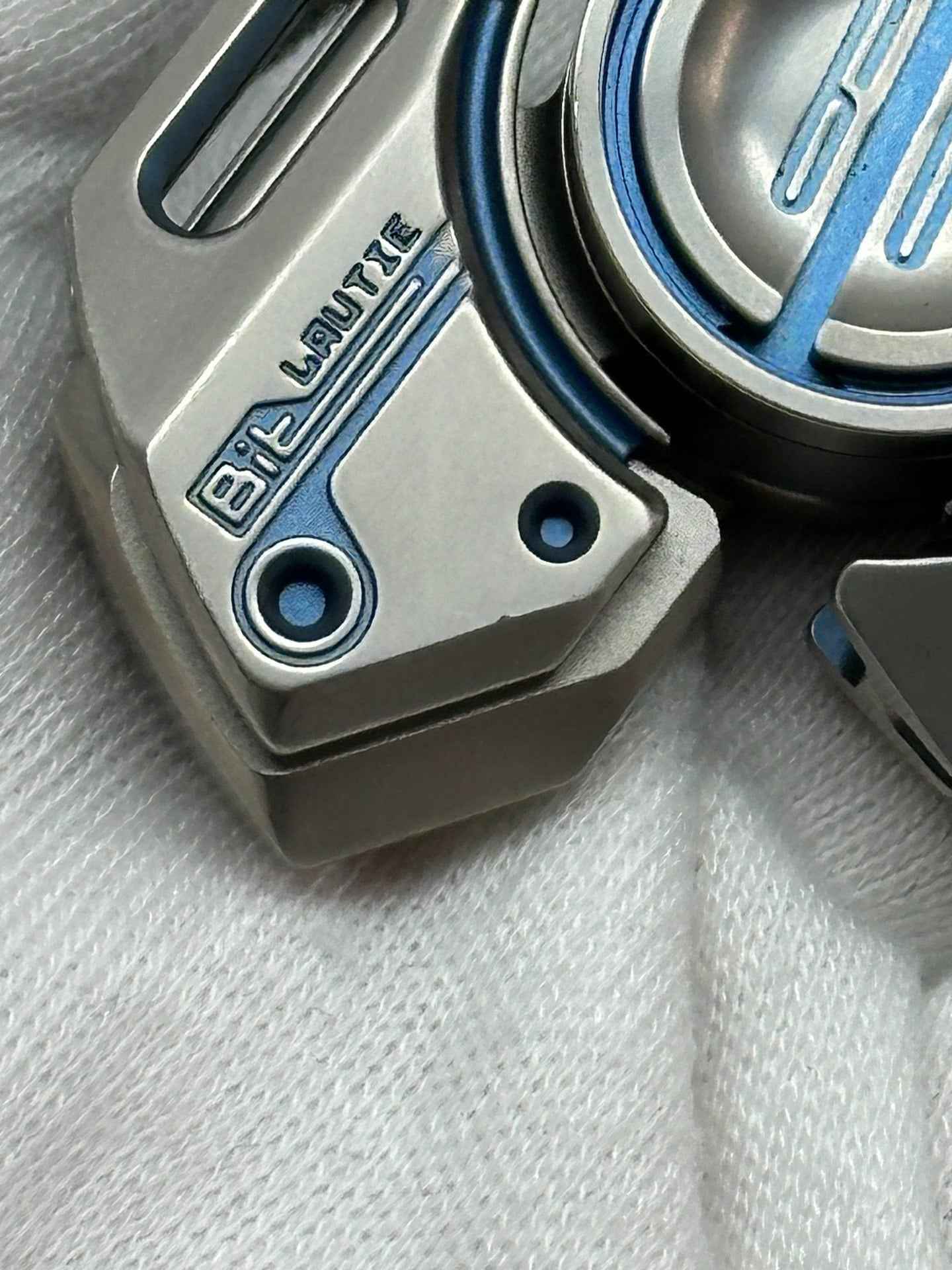 BIT09 Titanium
