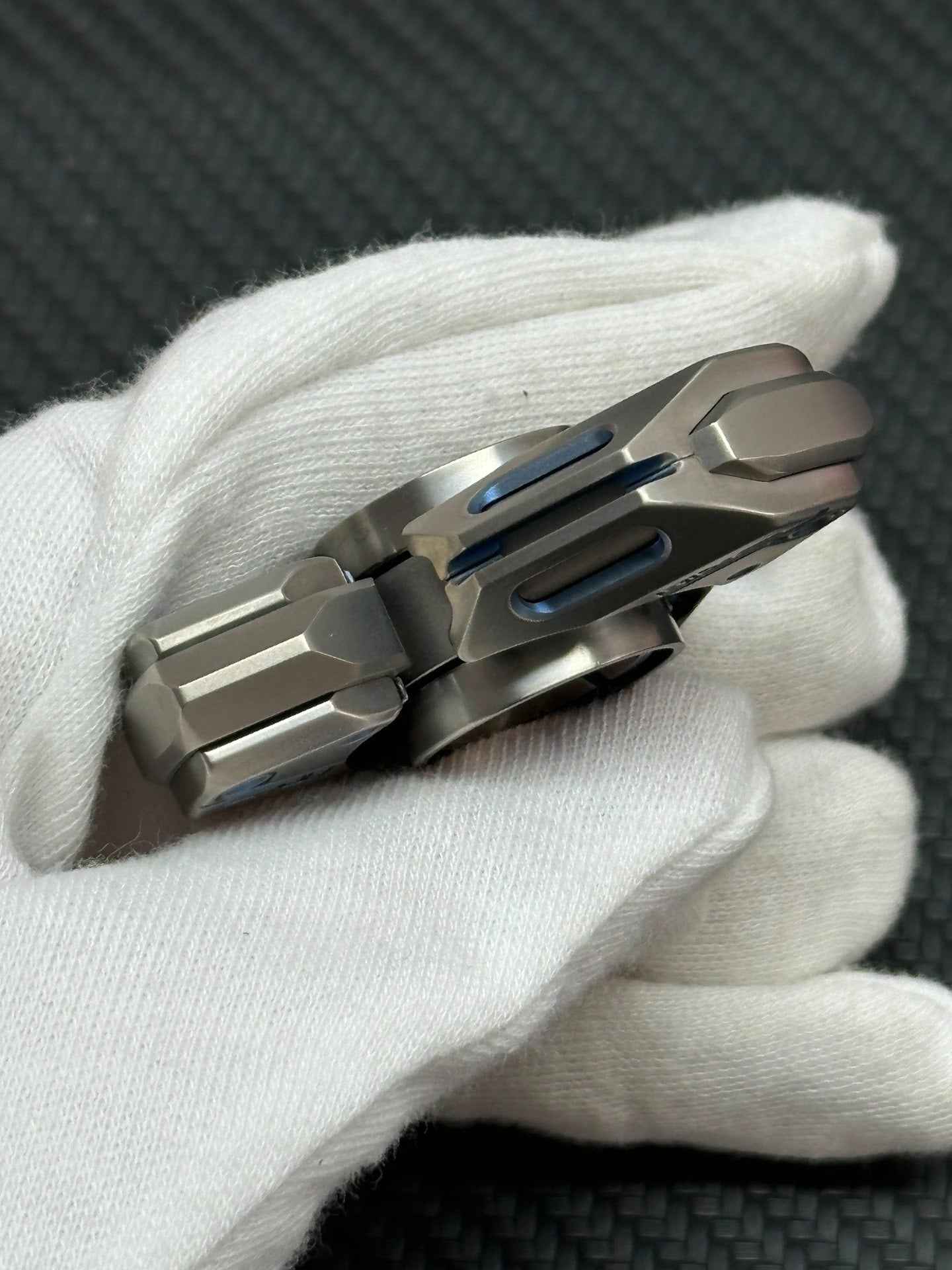 BIT09 Titanium