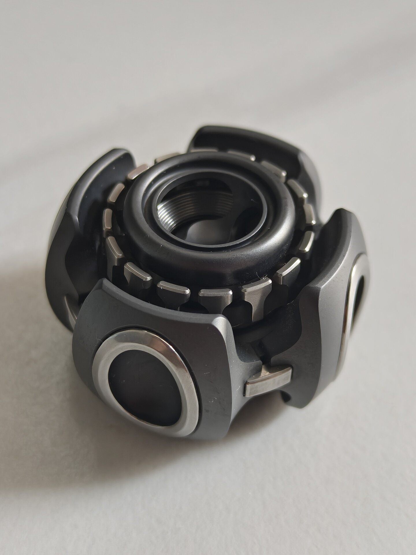Noiz-O Fidget Spinner Zirconium Stainless Steel