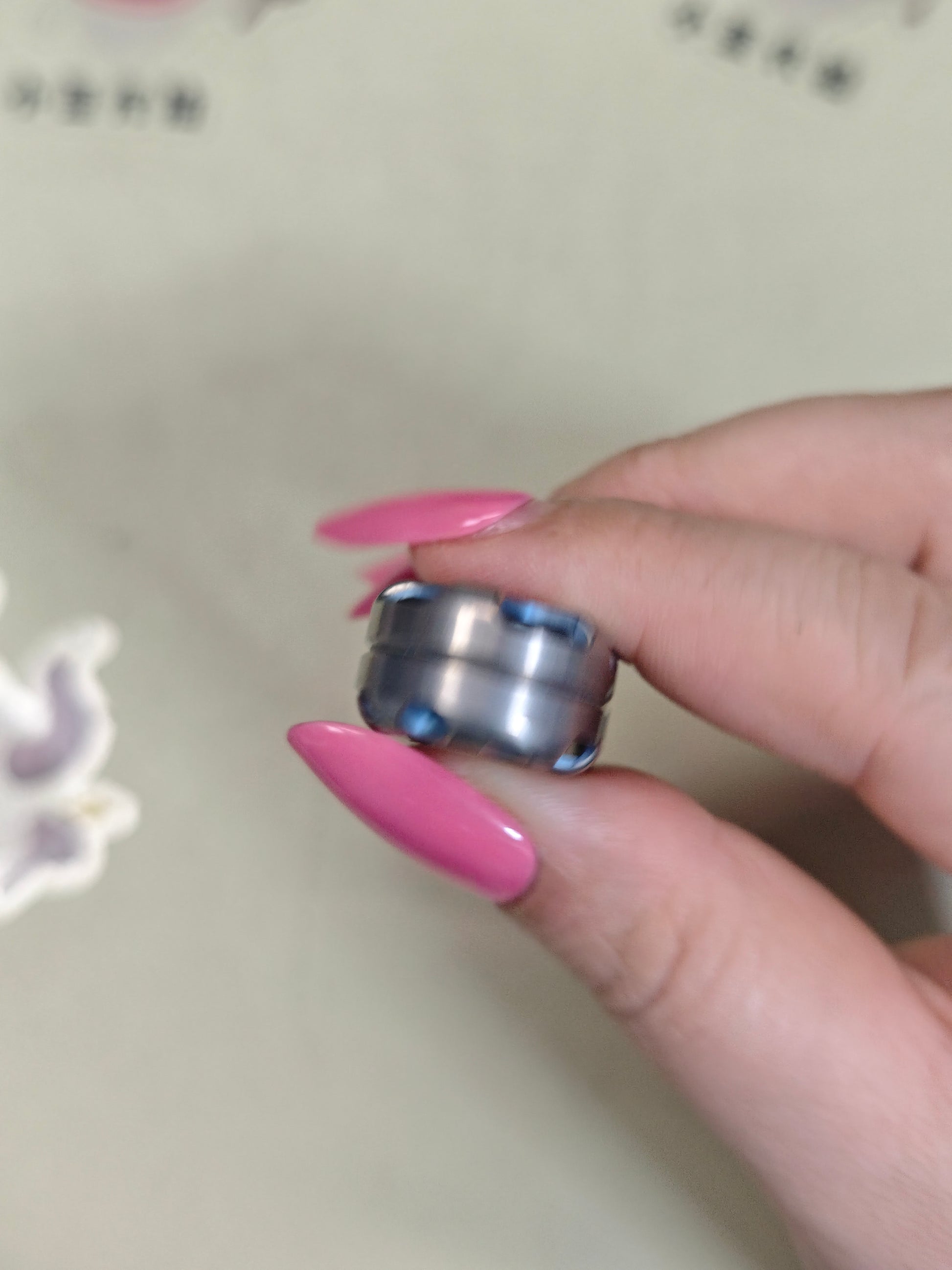 Top B Fingerprint Titanium