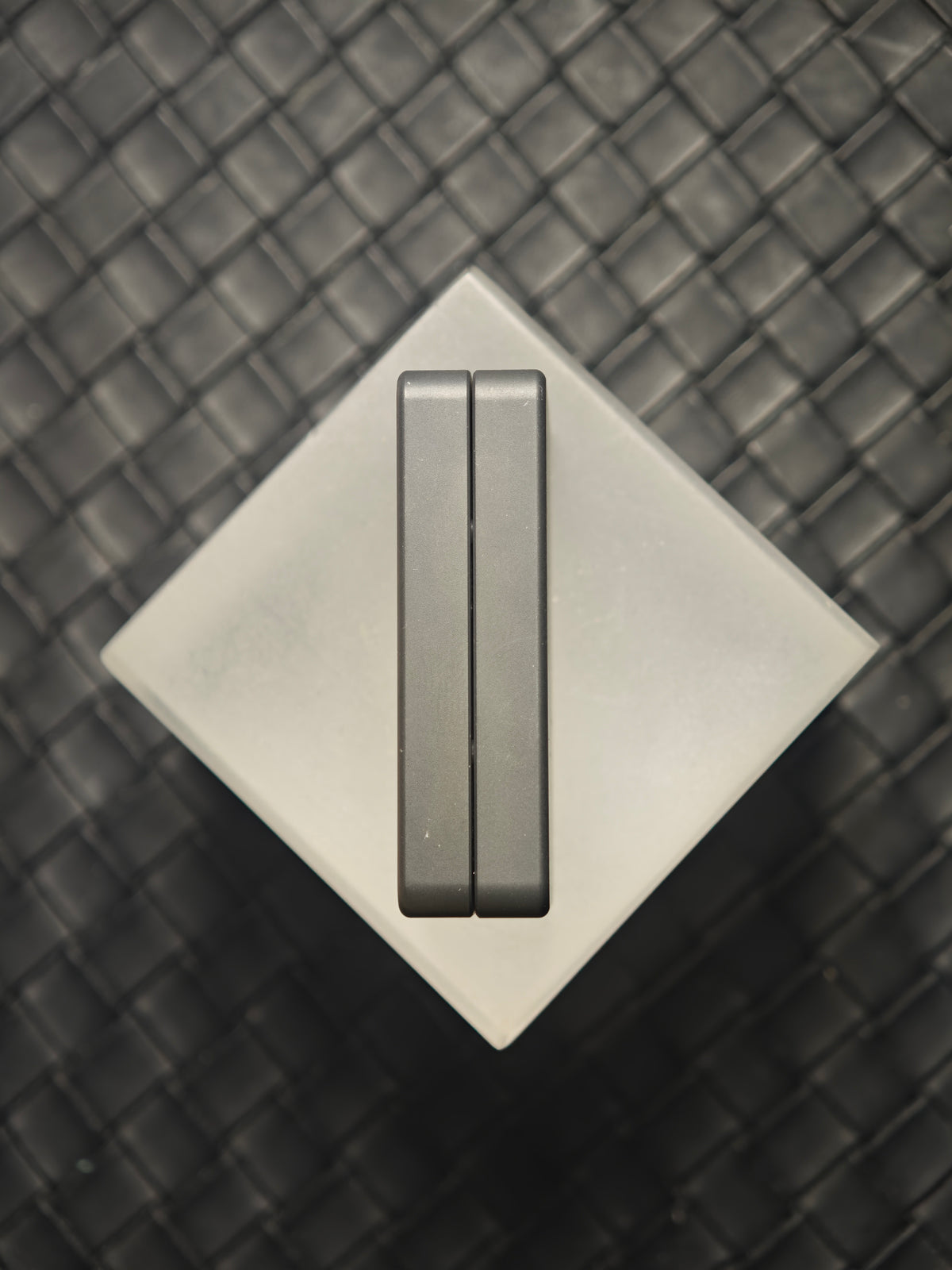 Mute Zirconium
