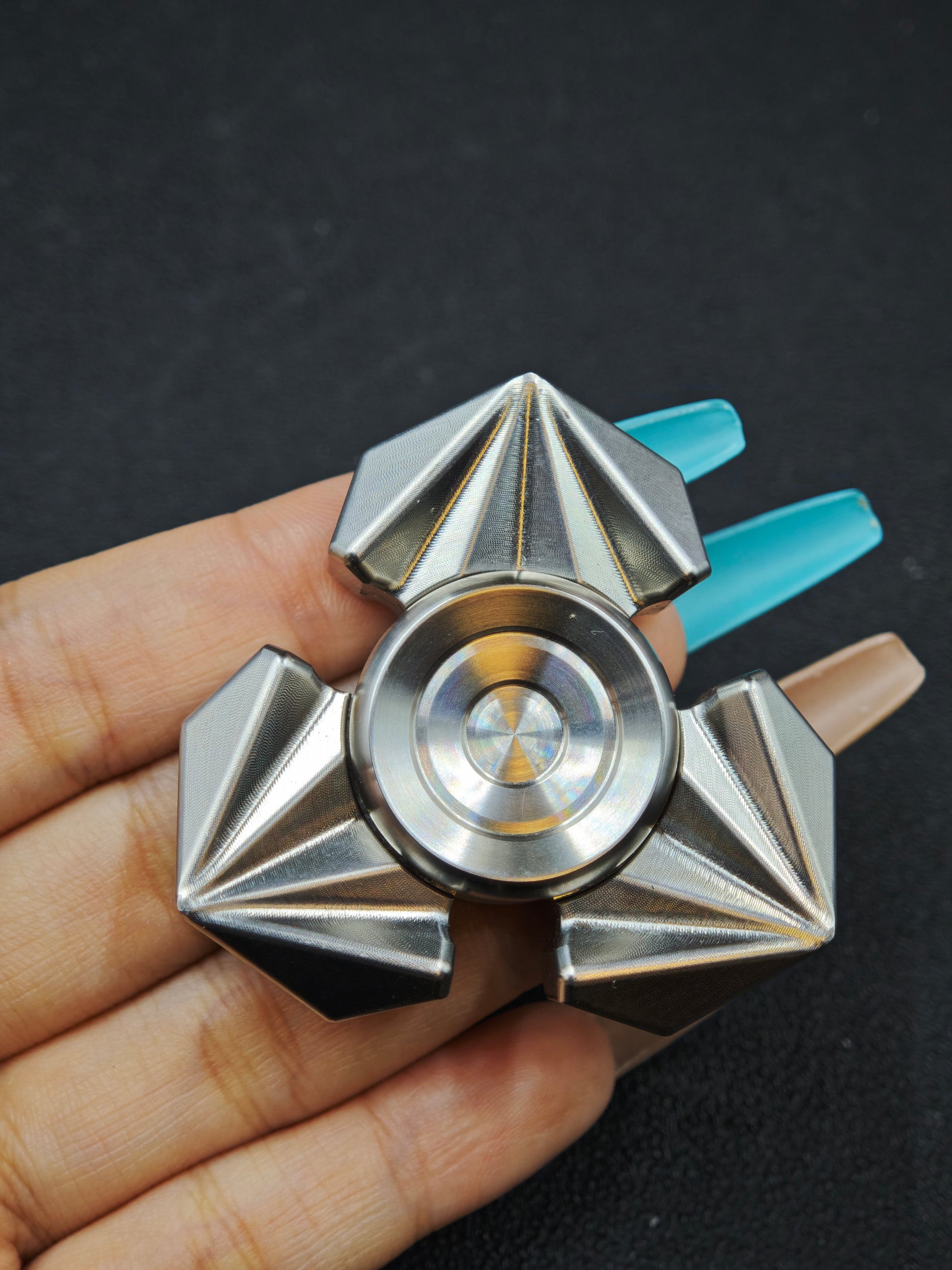 Tri-Leaf Crossbone Titanium