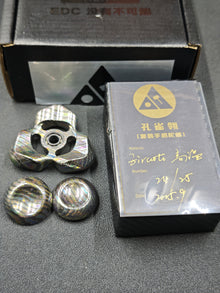 Feather Zircuti