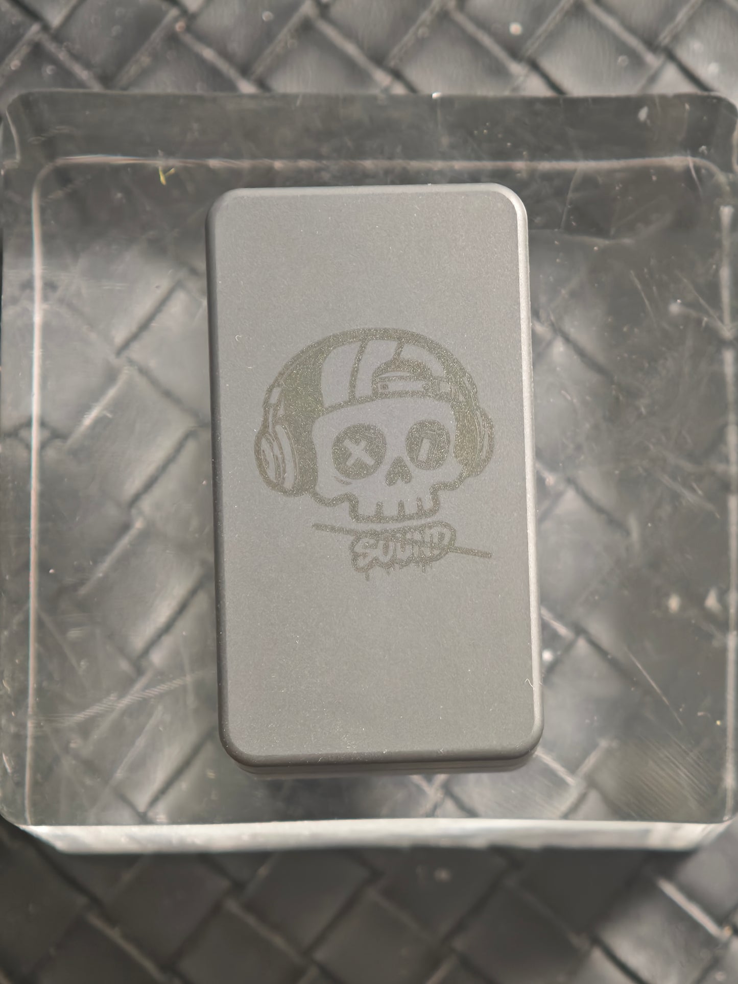Mute Zirconium