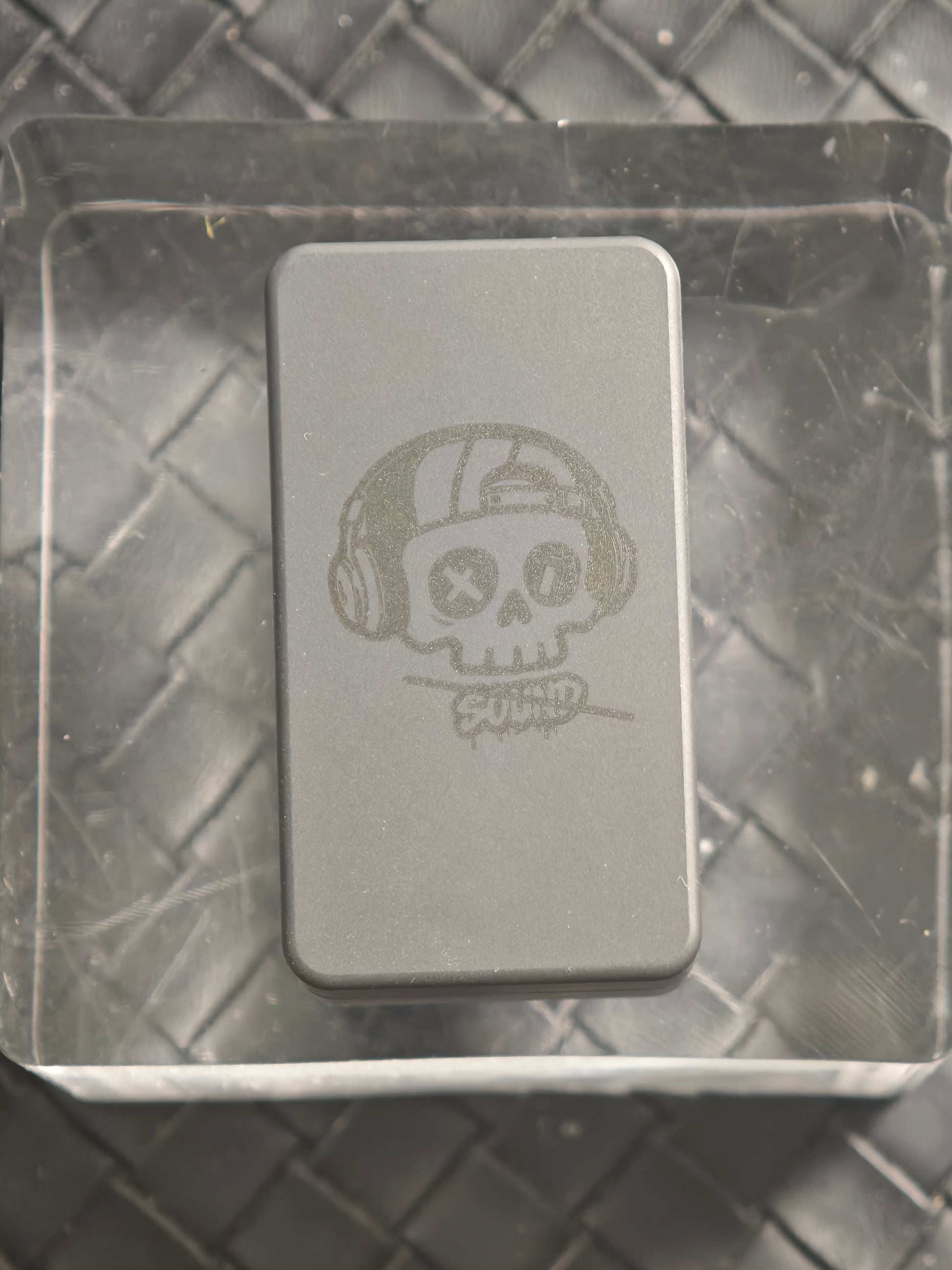 Mute Zirconium