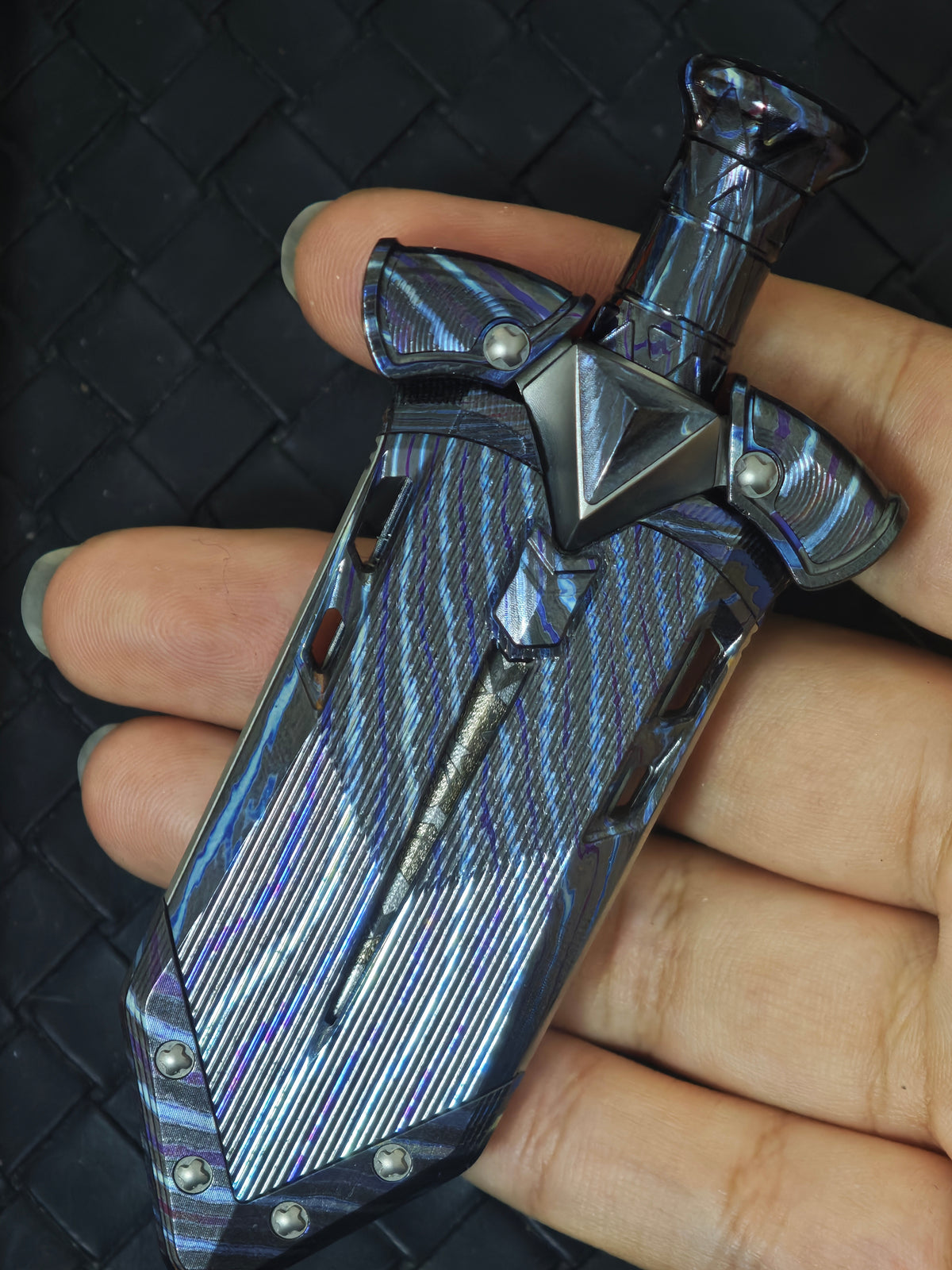 Azure Dragon Lake Sword Zircuti