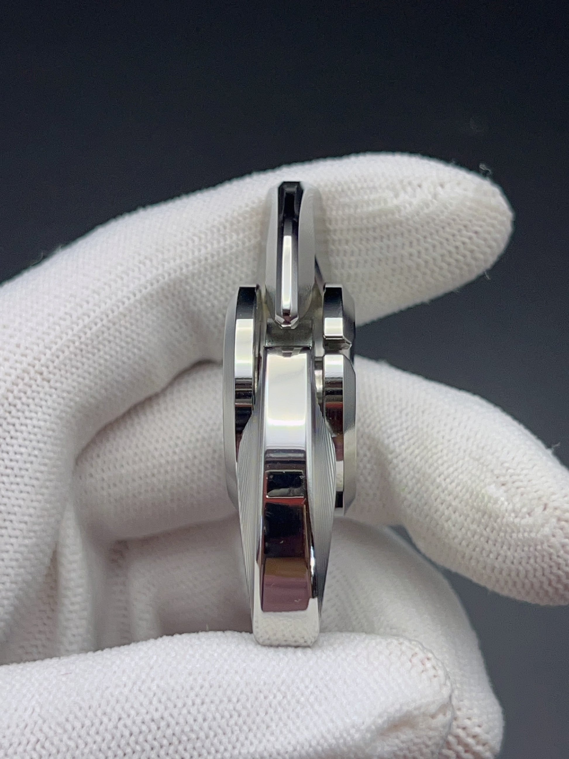 Baby Dolphin Titanium