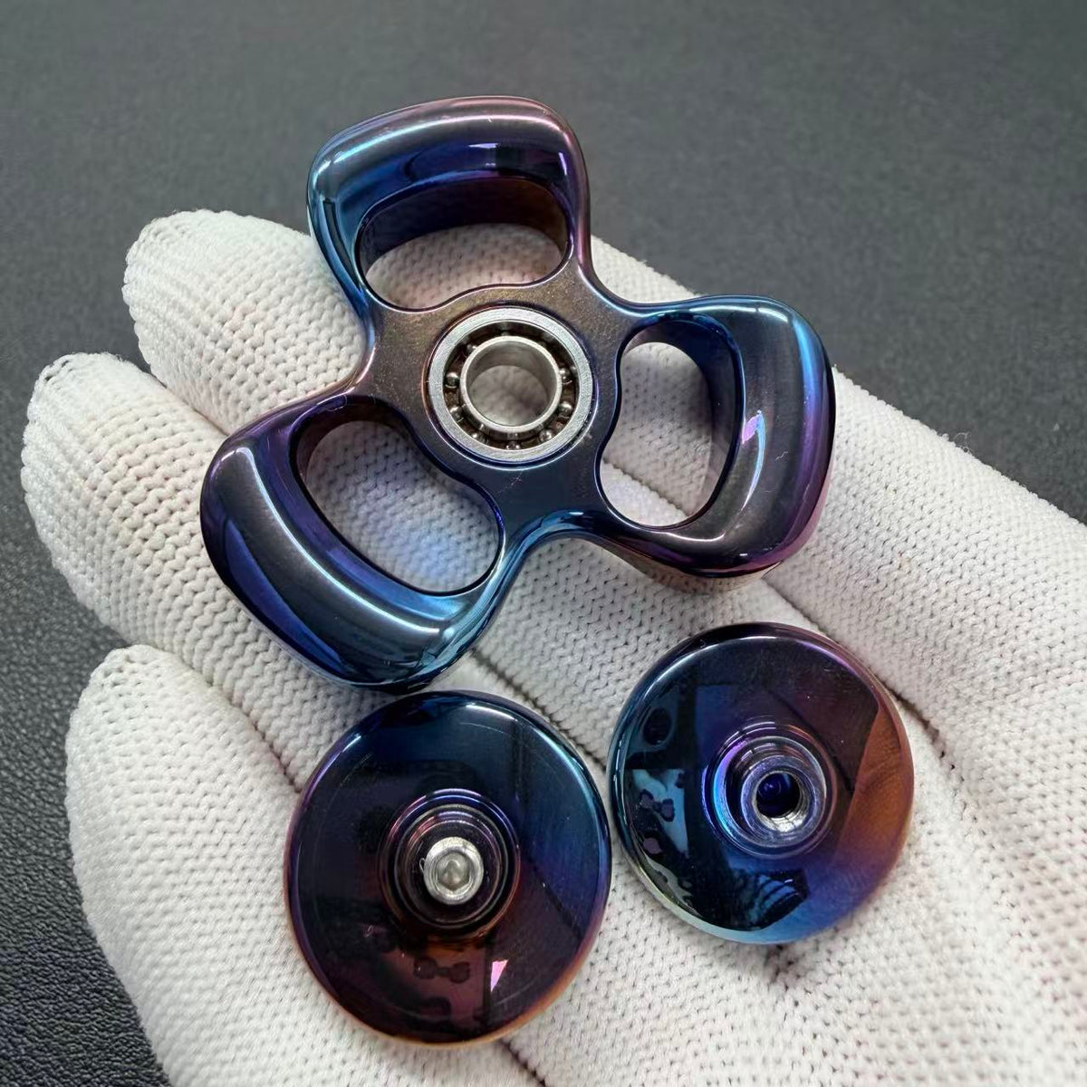 Three-Leaf Horizon Zirconium Oil Slick