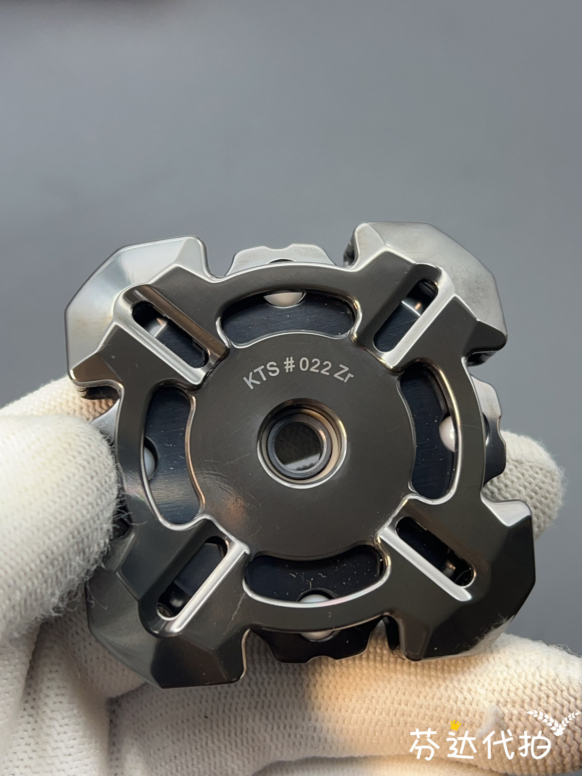Spinner Zirconium