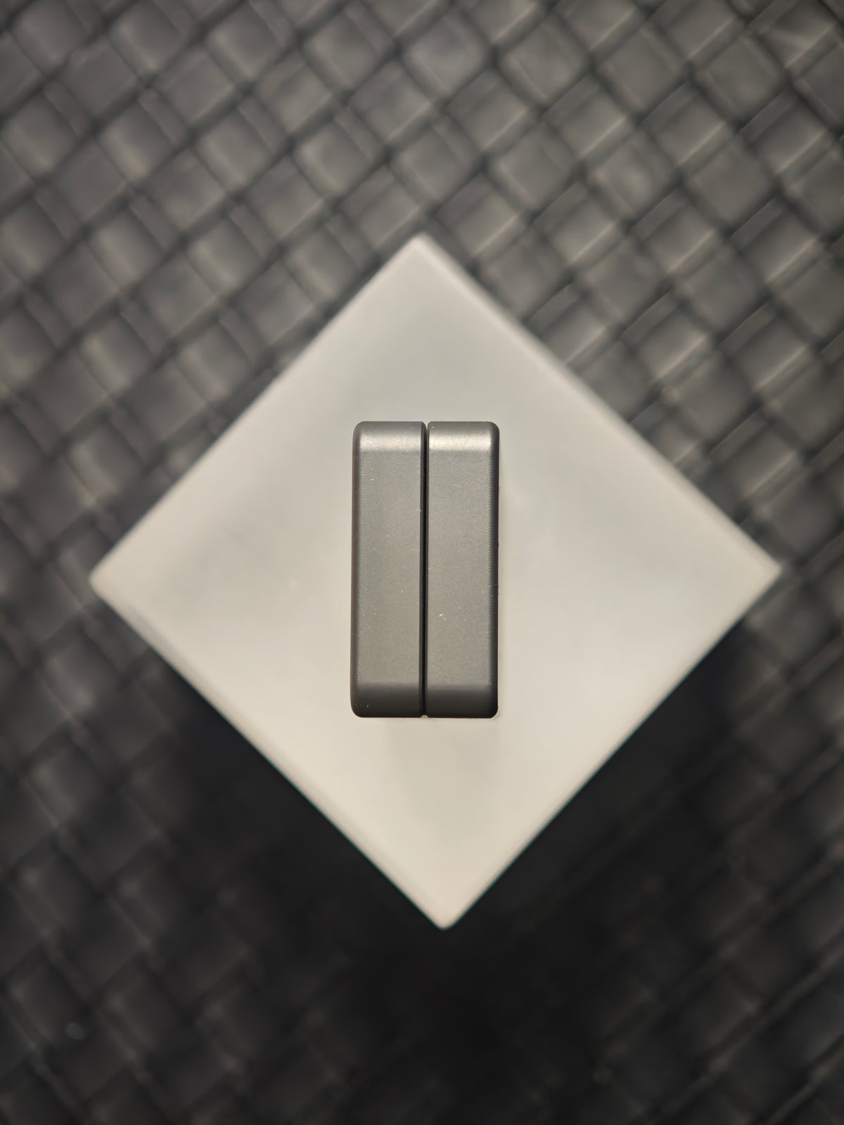Mute Zirconium