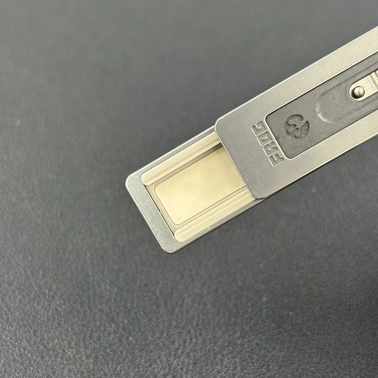 Frog Stainless Steel PEEK