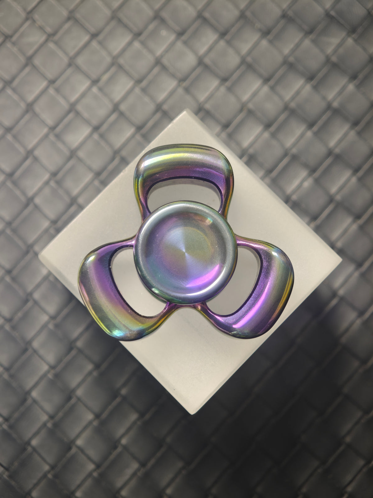 Three-Leaf Horizon Tungsten Color-Anodized