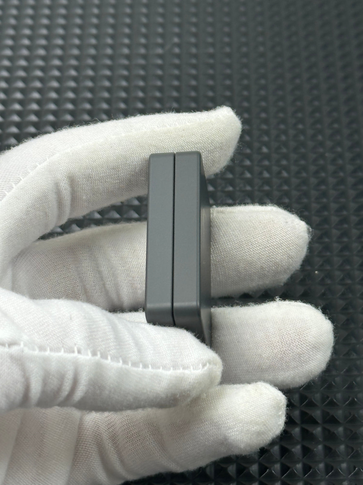 Mute Zirconium
