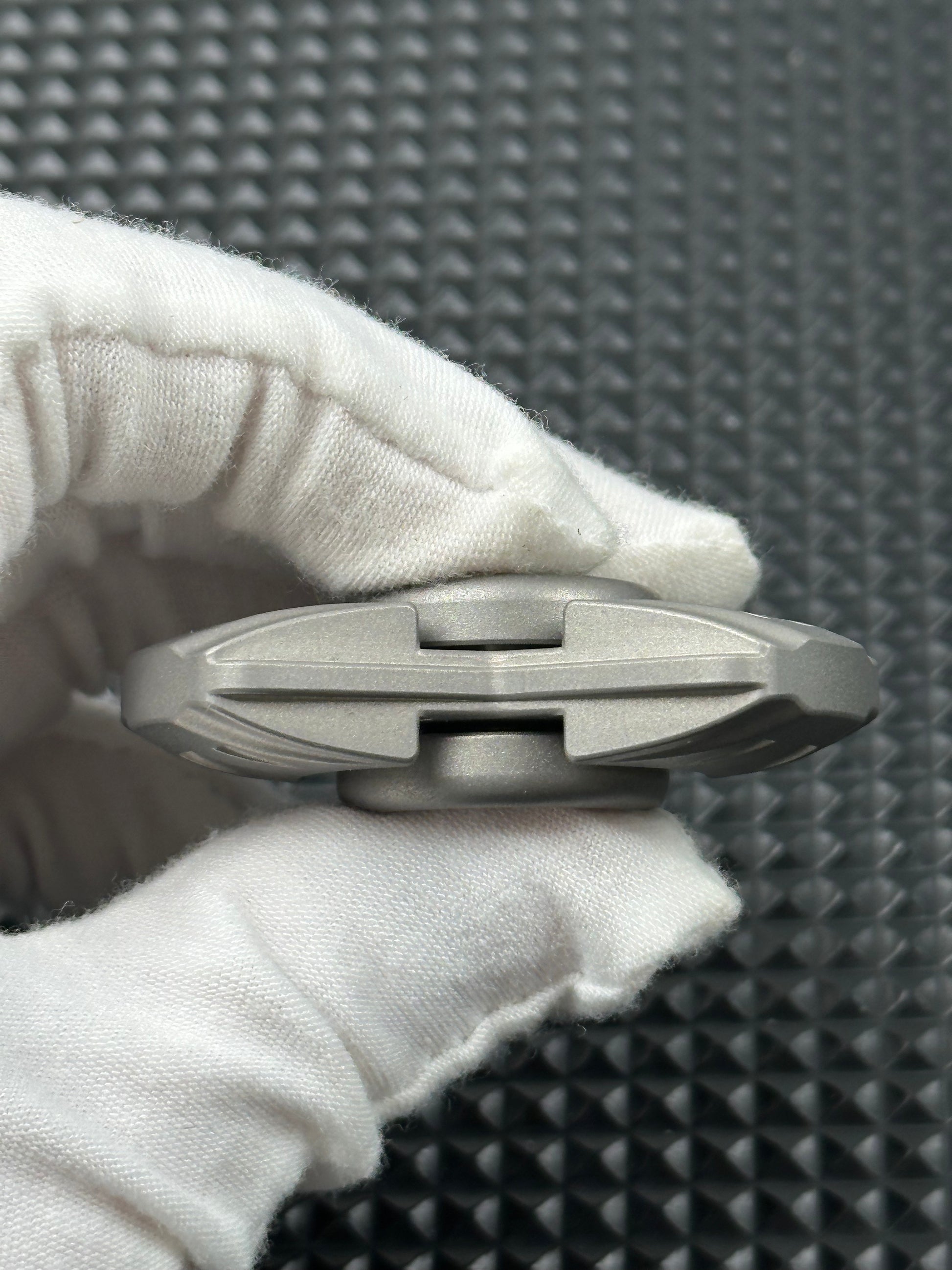 G One Titanium