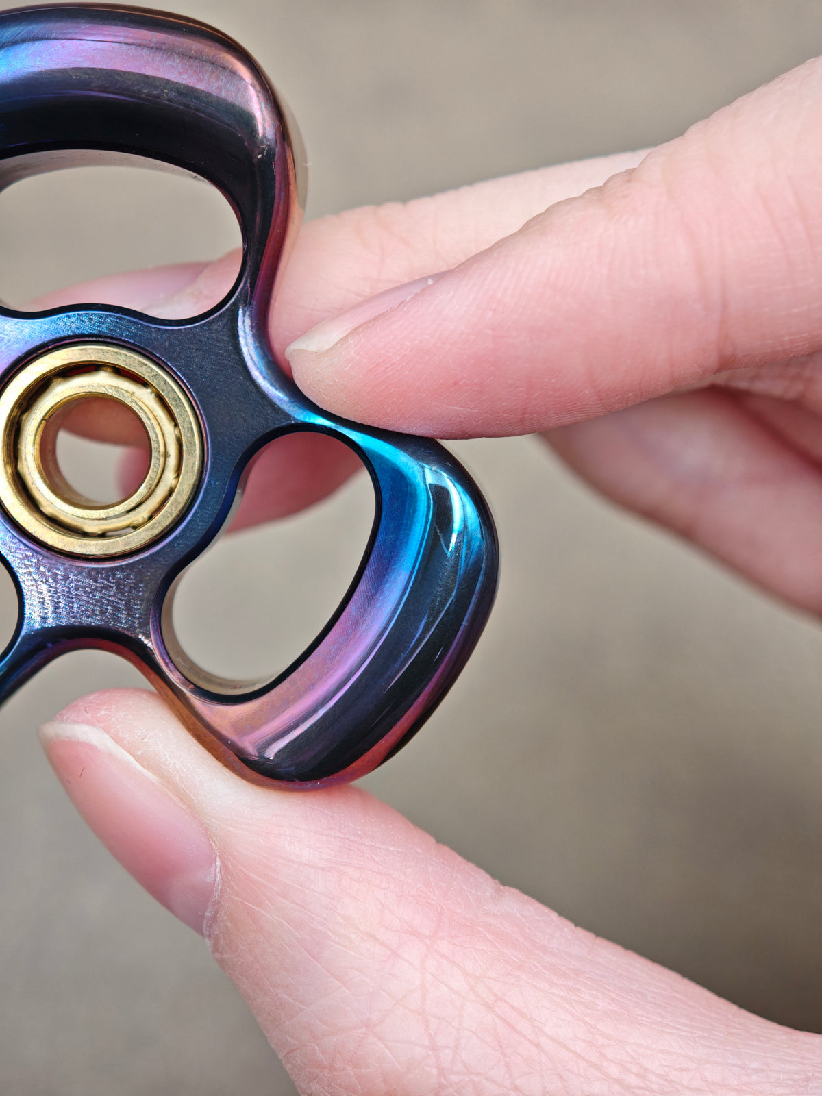 Three-Leaf Horizon Zirconium Oil Slick
