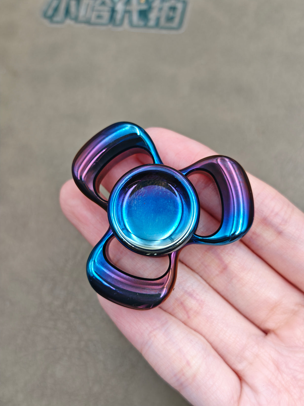 Three-Leaf Horizon Zirconium Oil Slick